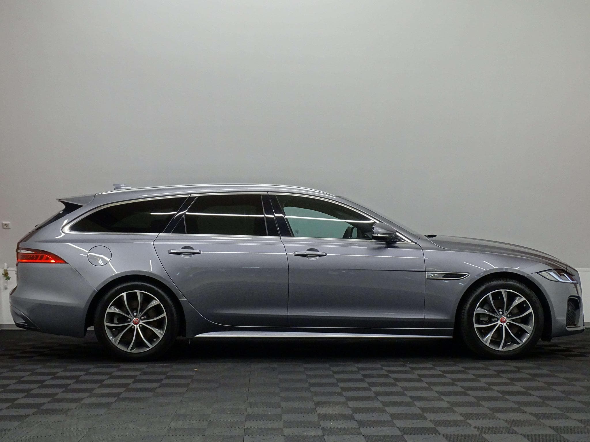 Jaguar XF D200 R-DYNAMIC SE AWD AUTO (2023) - Foto 3
