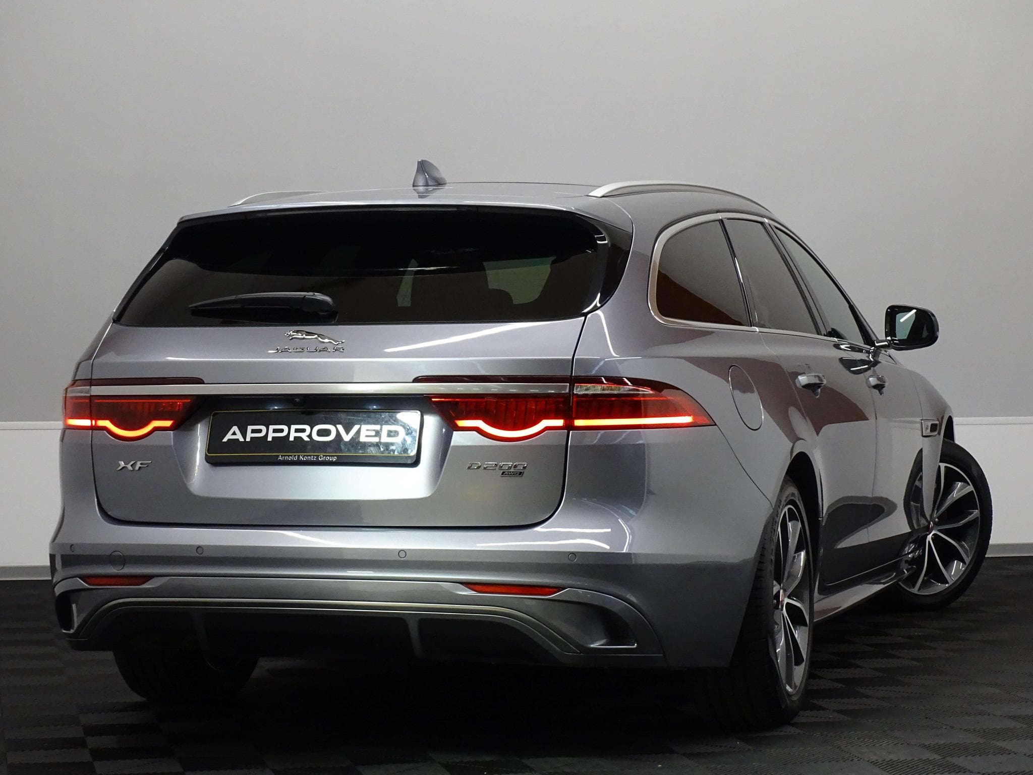 Jaguar XF D200 R-DYNAMIC SE AWD AUTO (2023) - Foto 4