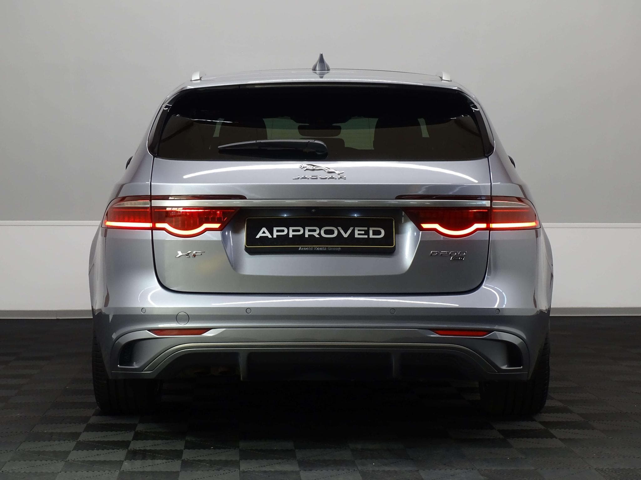 Jaguar XF D200 R-DYNAMIC SE AWD AUTO (2023) - Foto 5