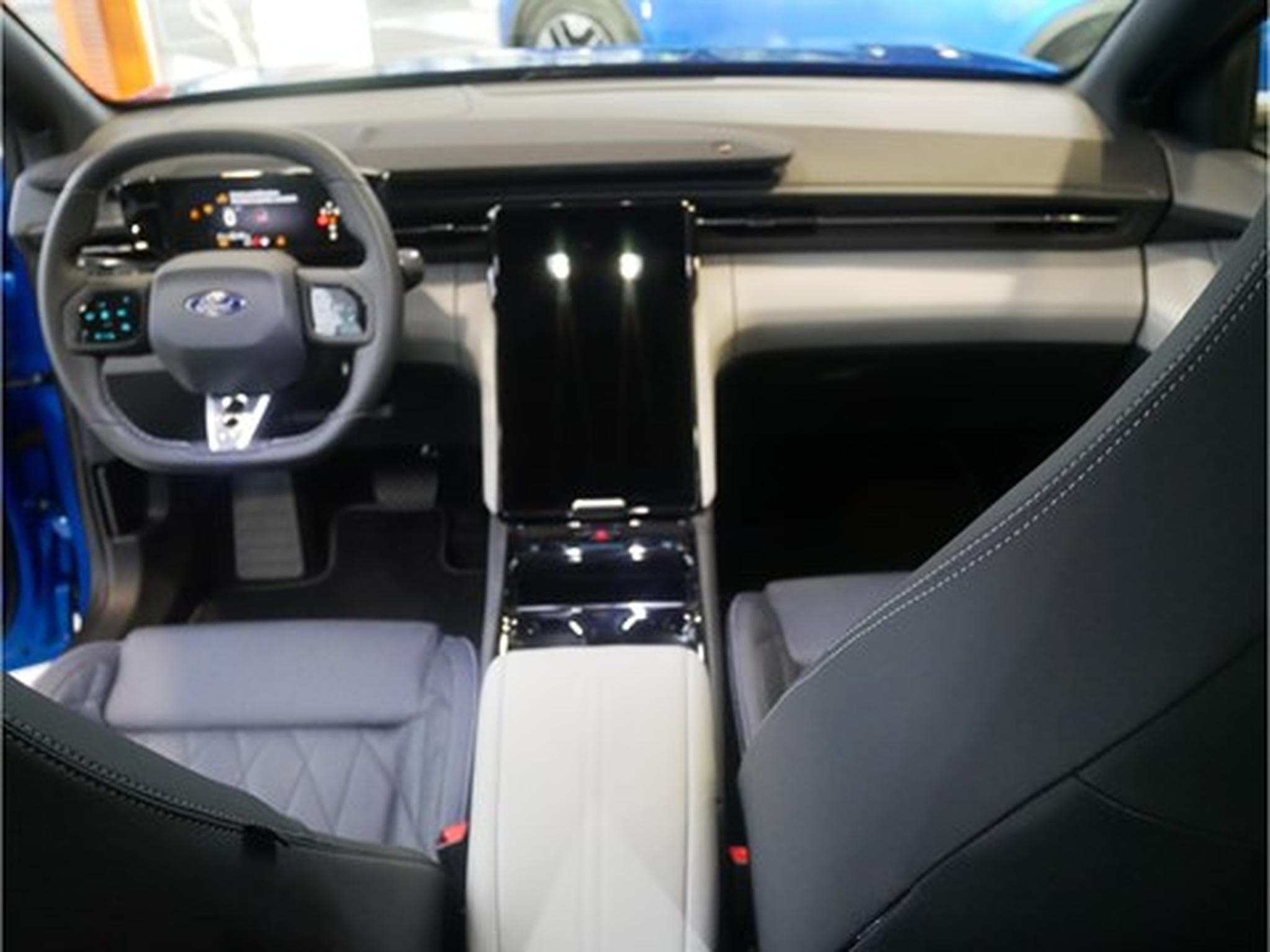 Ford Capri Capri Premium 77kWh Extended Range RWD 286ch/210kW - A1 (2024) - Photo 4