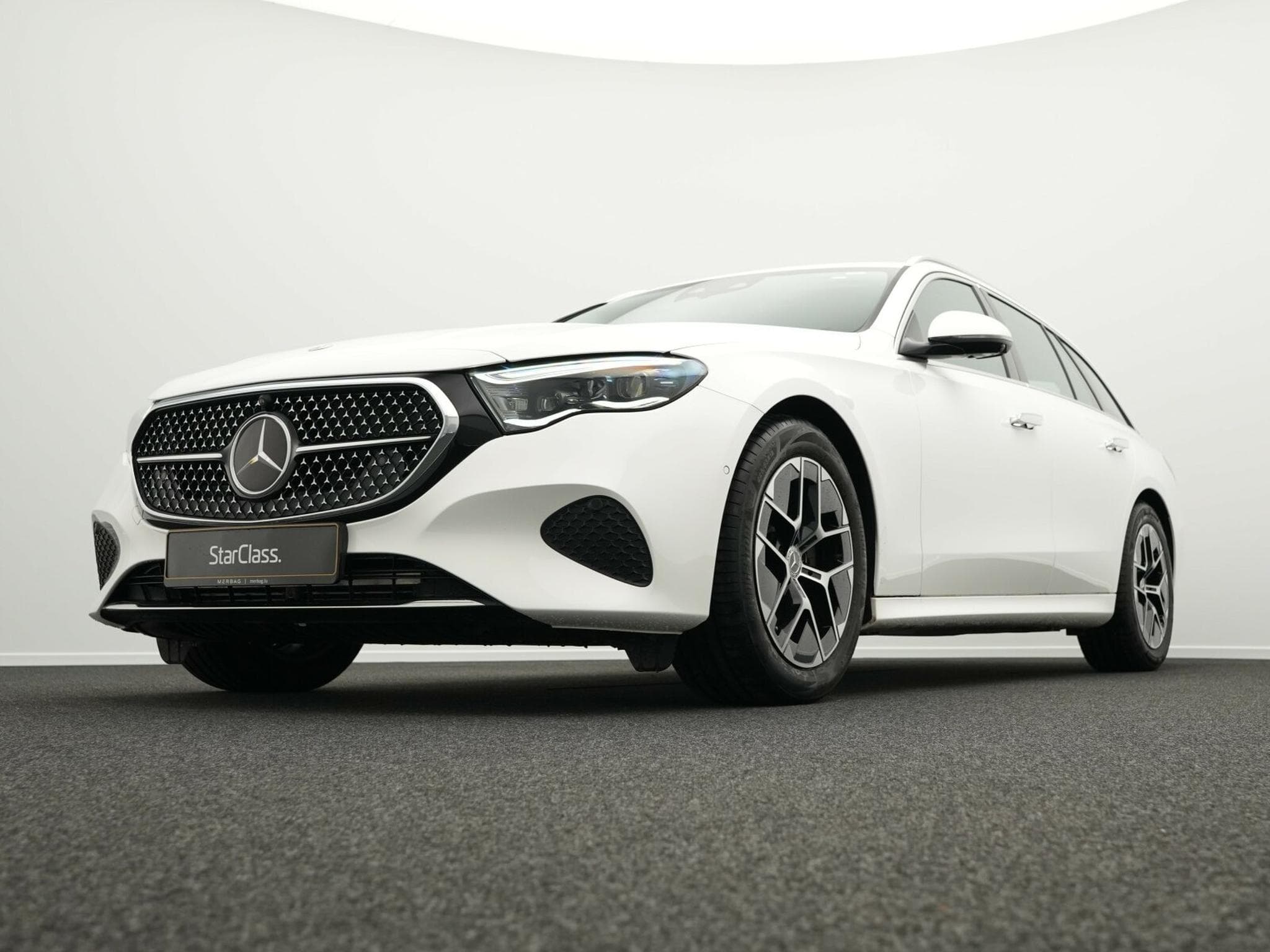 Mercedes E 200 T. Avantgarde Digital+AHK+360°+Memory (2023) - Photo 10