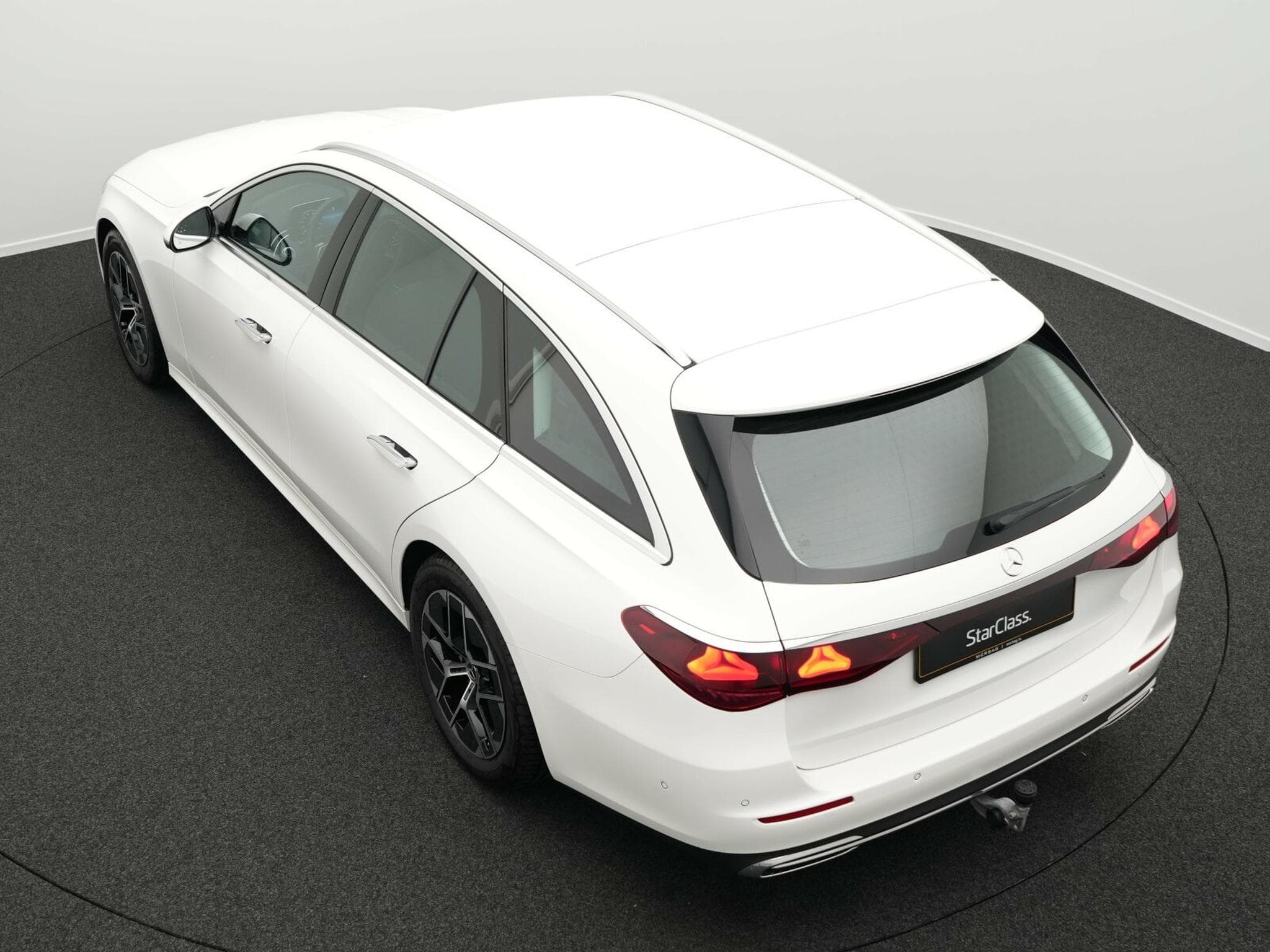 Mercedes E 200 T. Avantgarde Digital+AHK+360°+Memory (2023) - Photo 13