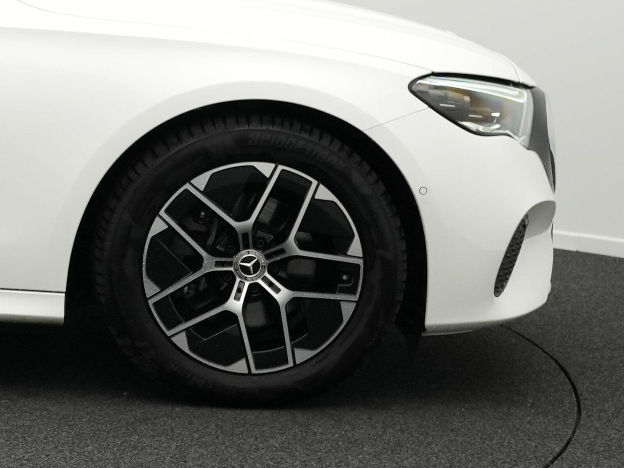 Mercedes E 200 T. Avantgarde Digital+AHK+360°+Memory (2023) - Photo 8