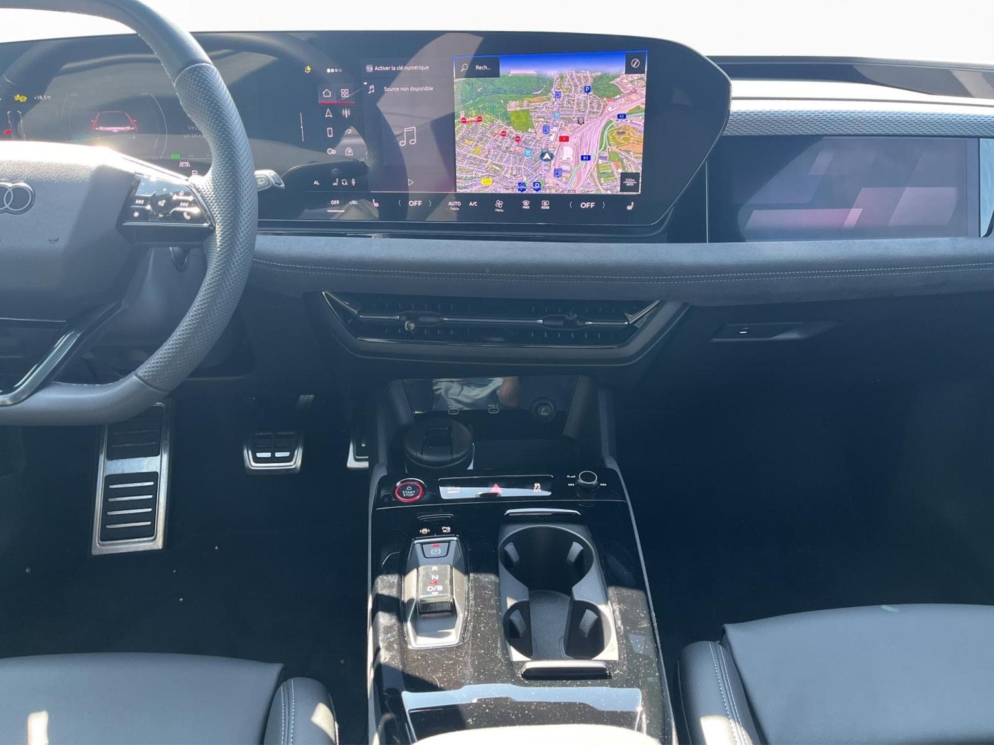 Audi A6 Edition Blu Avant e-tron (2025) - Photo 11