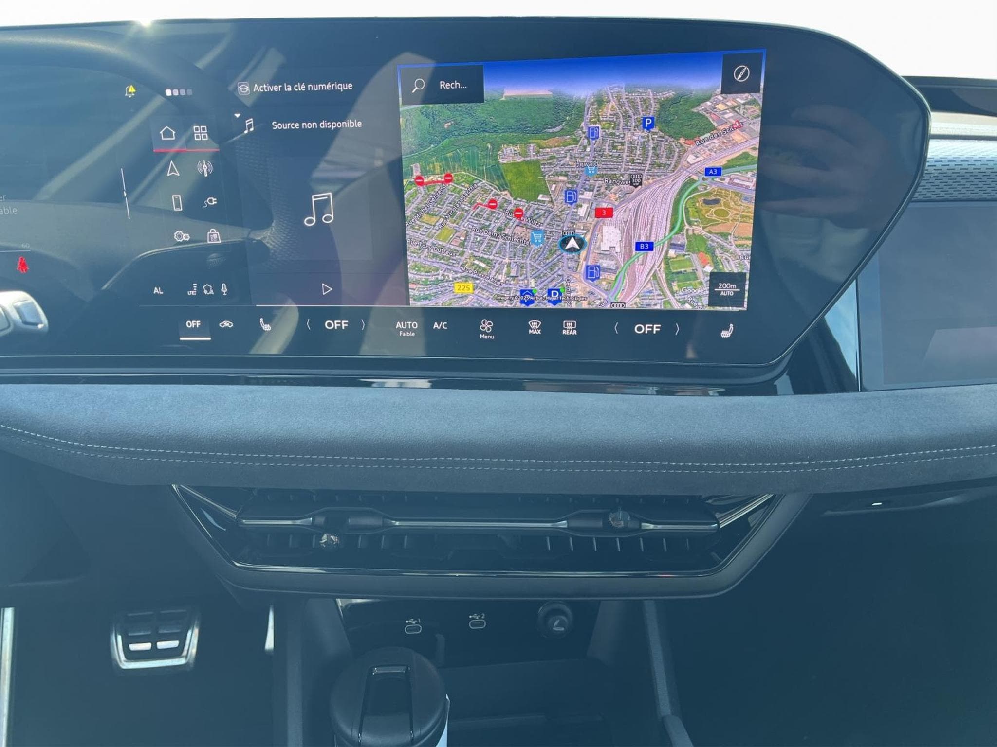 Audi A6 Edition Blu Avant e-tron (2025) - Photo 12