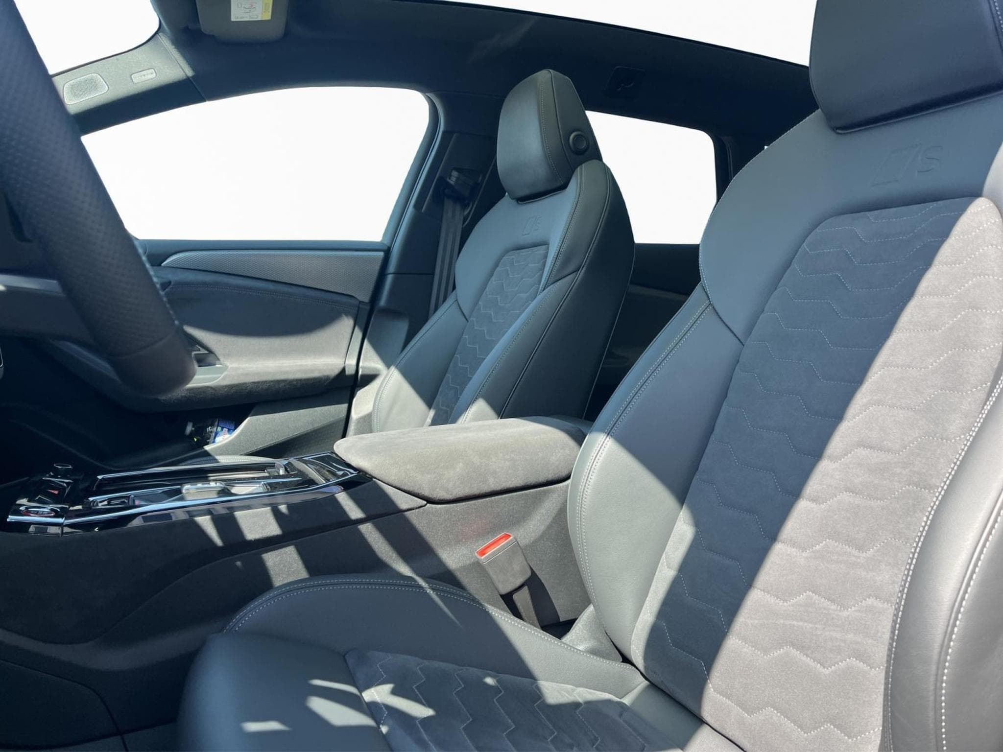 Audi A6 Edition Blu Avant e-tron (2025) - Photo 14