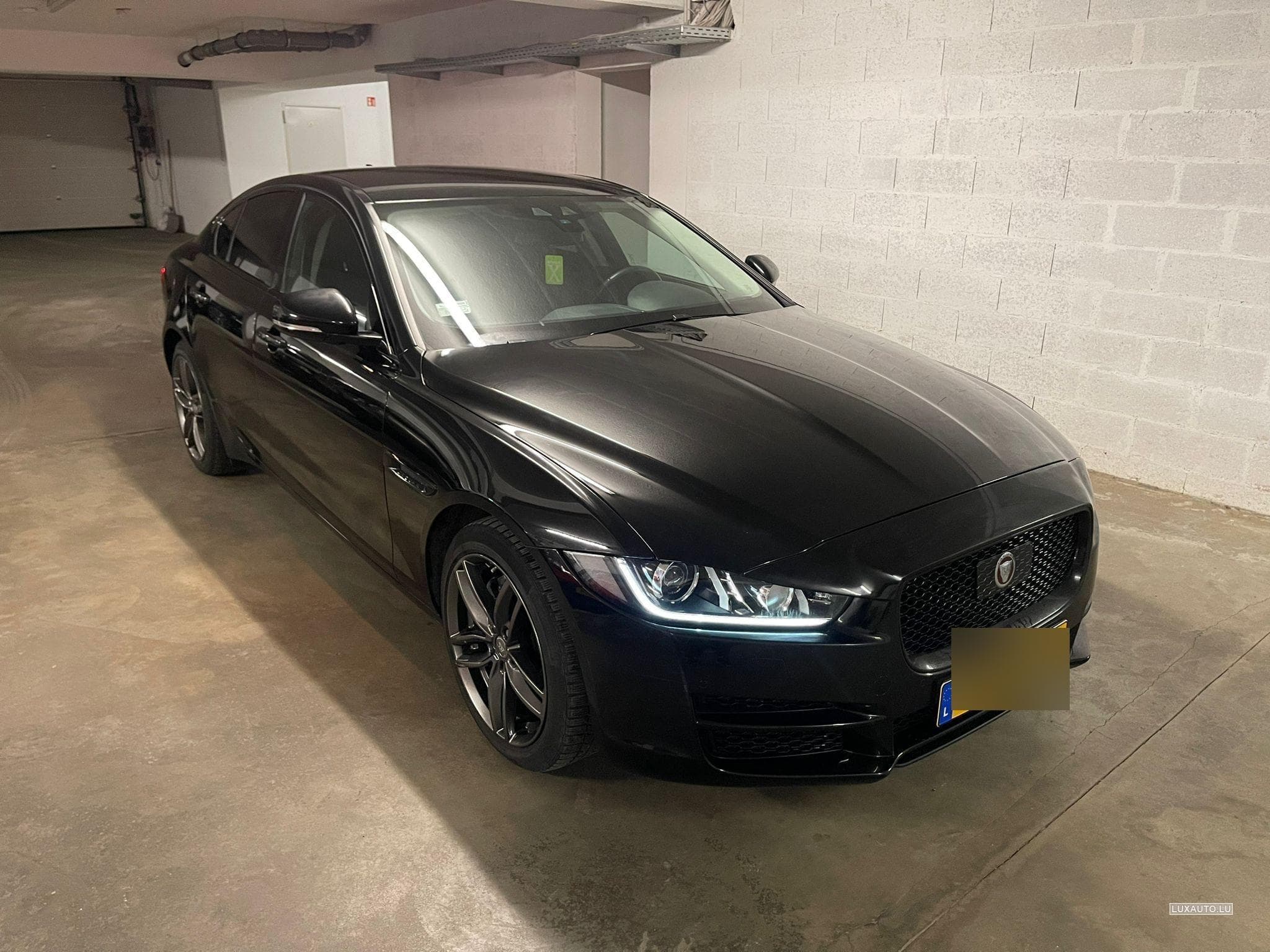 Jaguar XE (2015) - Photo 1