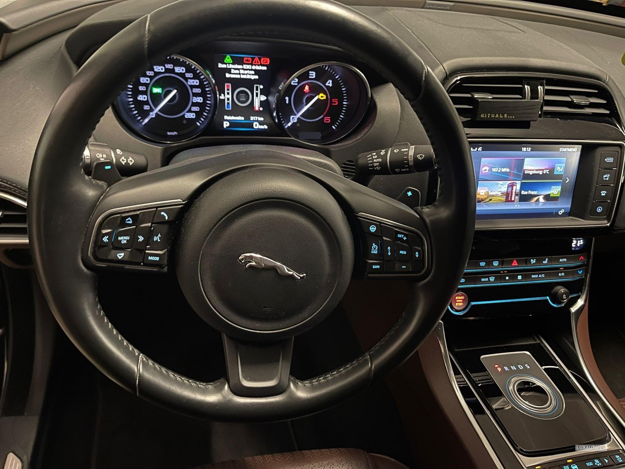 Jaguar XE (2015) - Photo 6