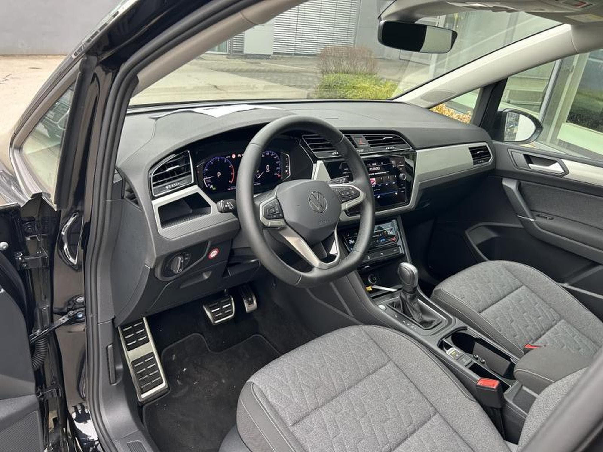 VW Touran Life 1.5 TSI DSG (2024) - Foto 6