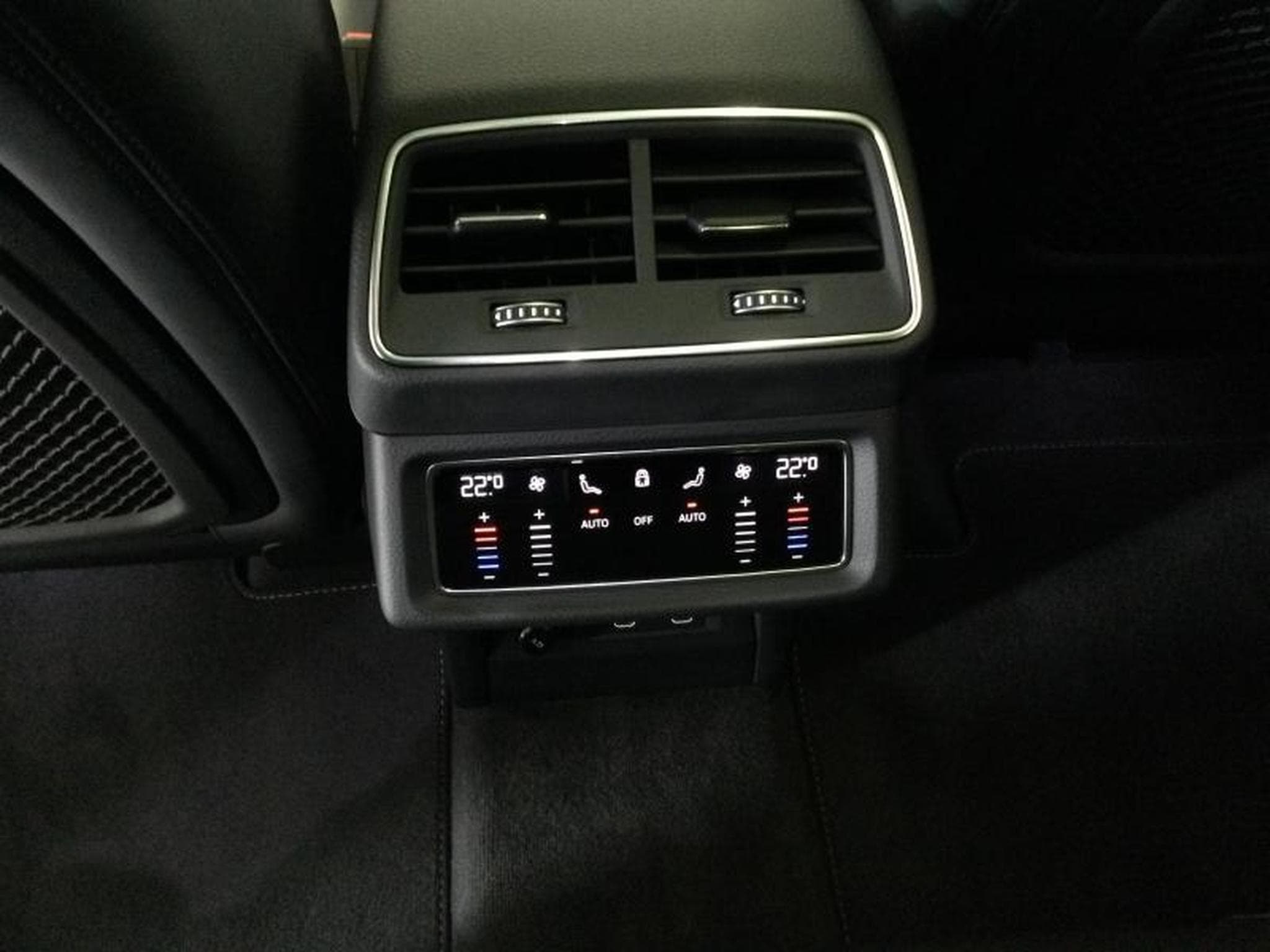 Audi Q8 Sportback e-tron s-line (2025) - Foto 16