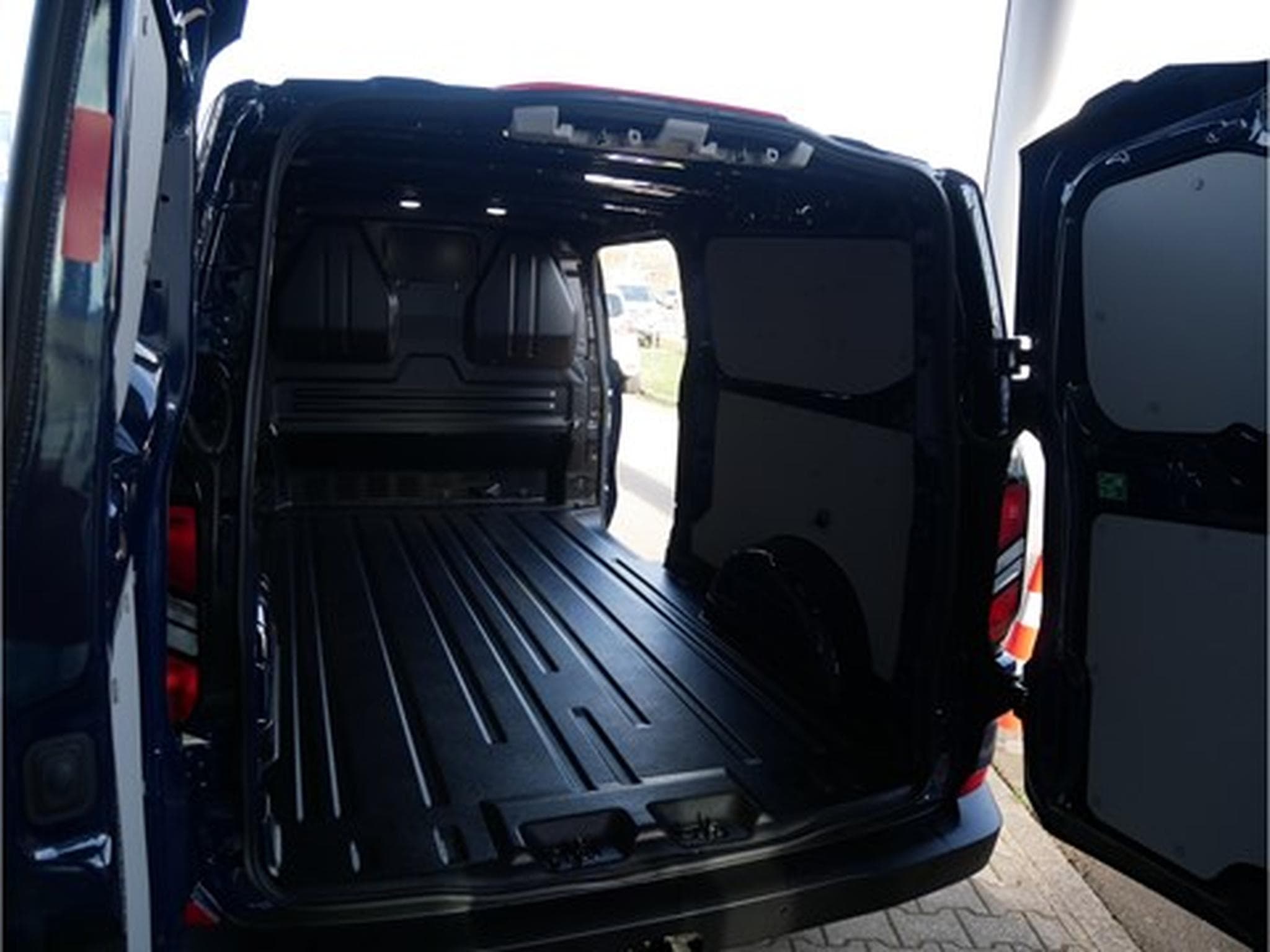 Ford Transit FOURGON 320L TREND 2.0TD136cv M6 FWD LWB  L2/H1 (2025) - Foto 4