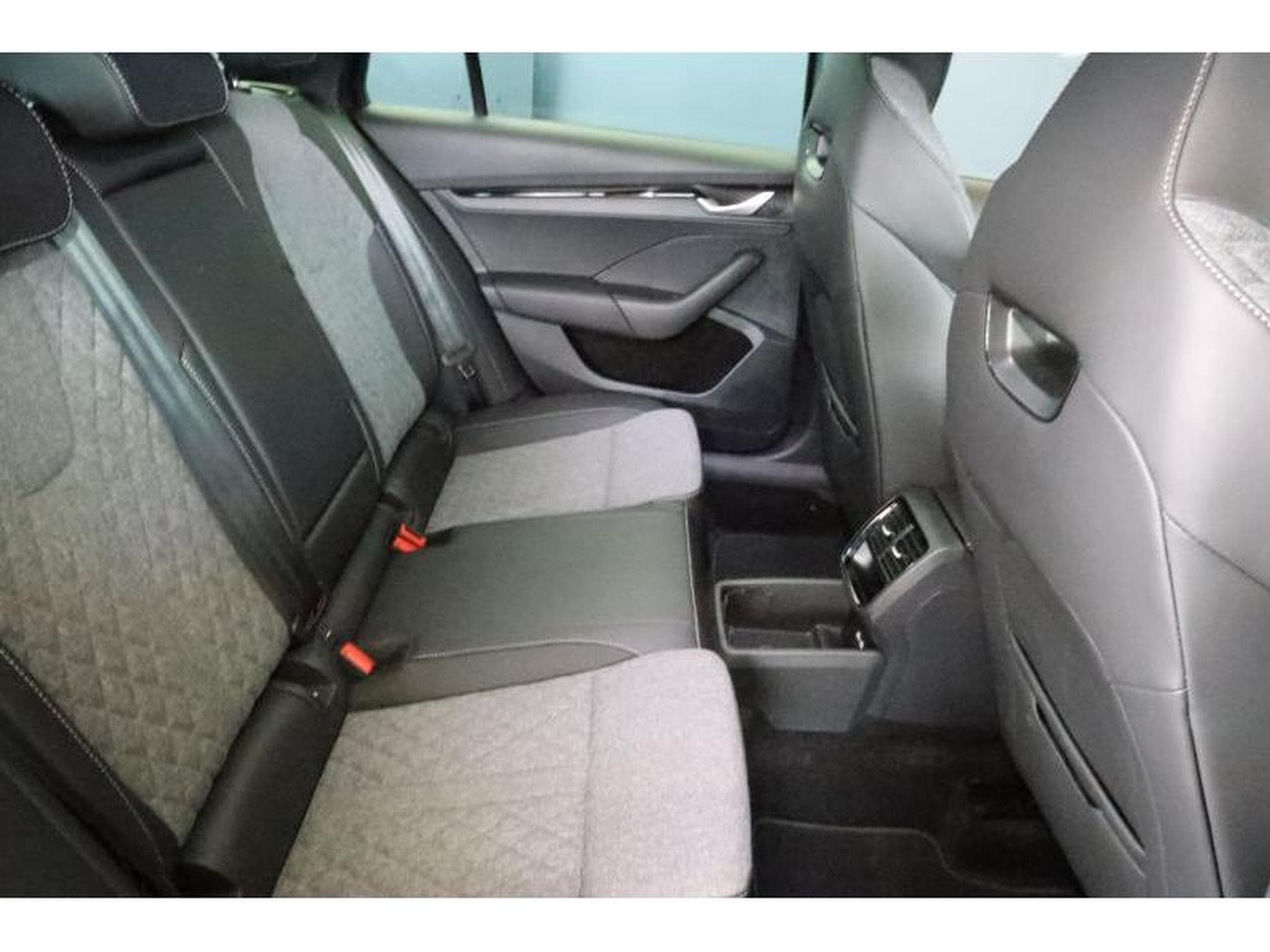 Skoda Octavia Sportline (2024) - Photo 5