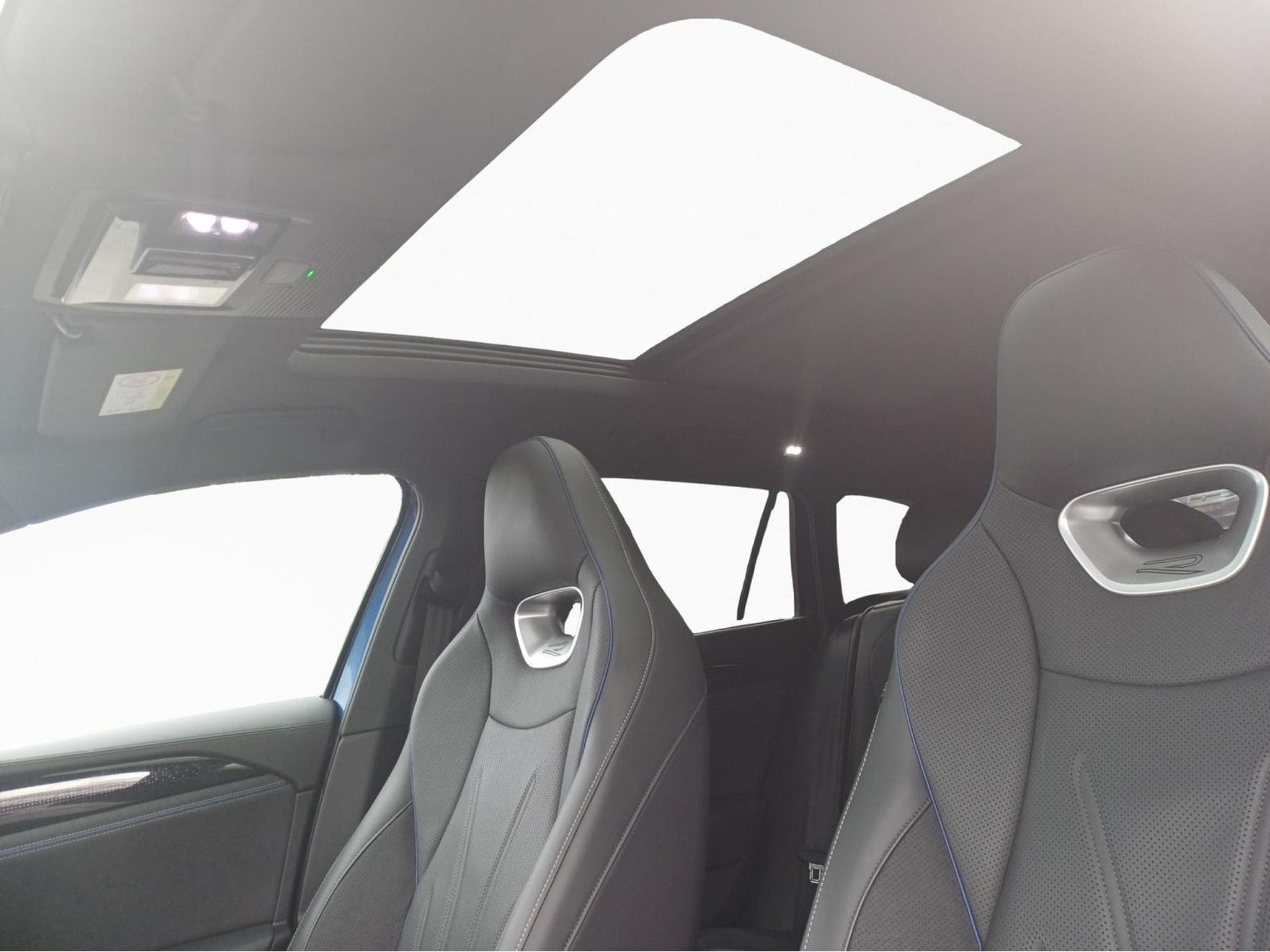 VW Passat R-Line (2025) - Foto 9