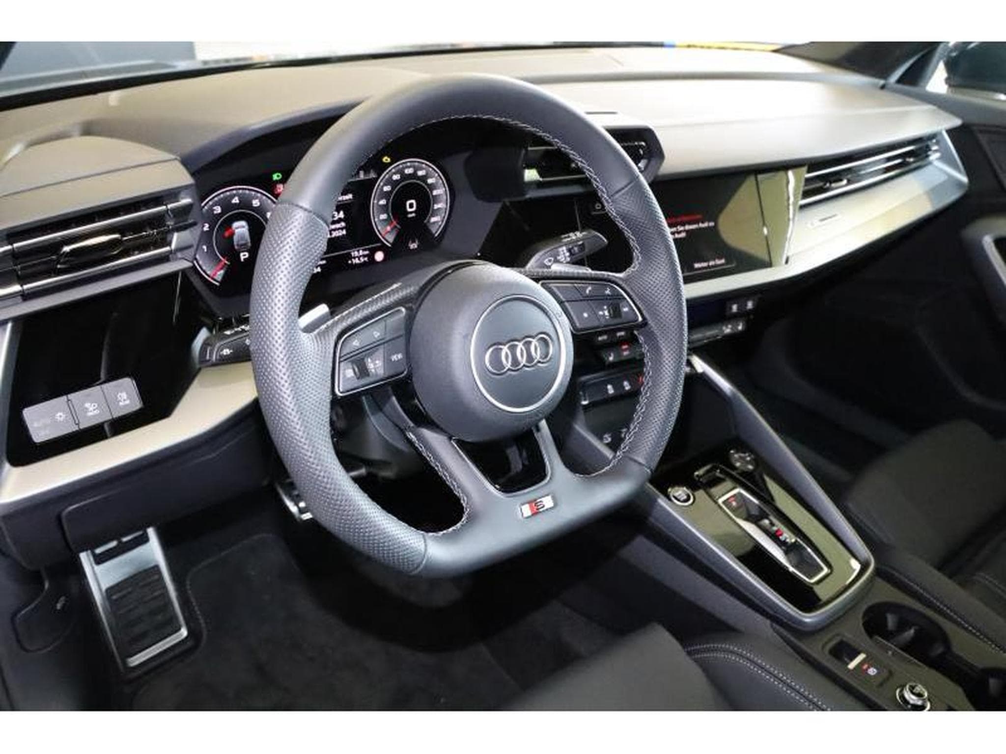 Audi A3 Sportback S Line (2024) - Photo 2