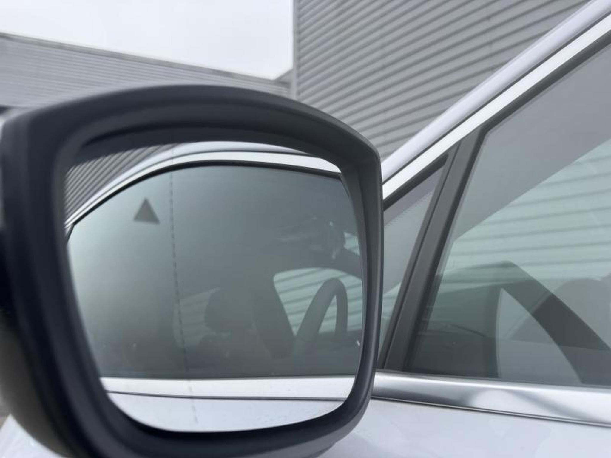 BYD TANG EXECUTIVE (2024) - Photo 21