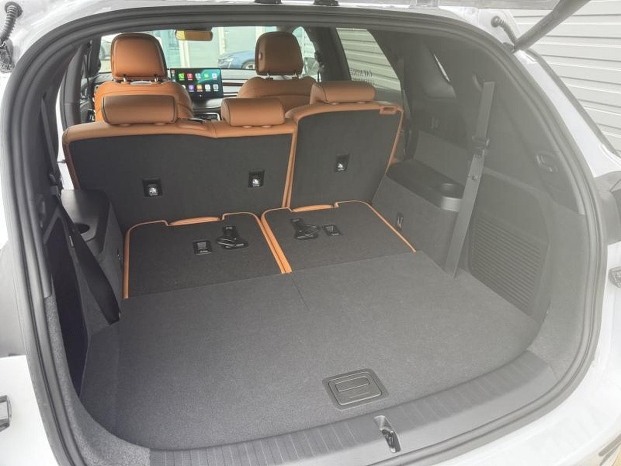 BYD TANG EXECUTIVE (2024) - Photo 23