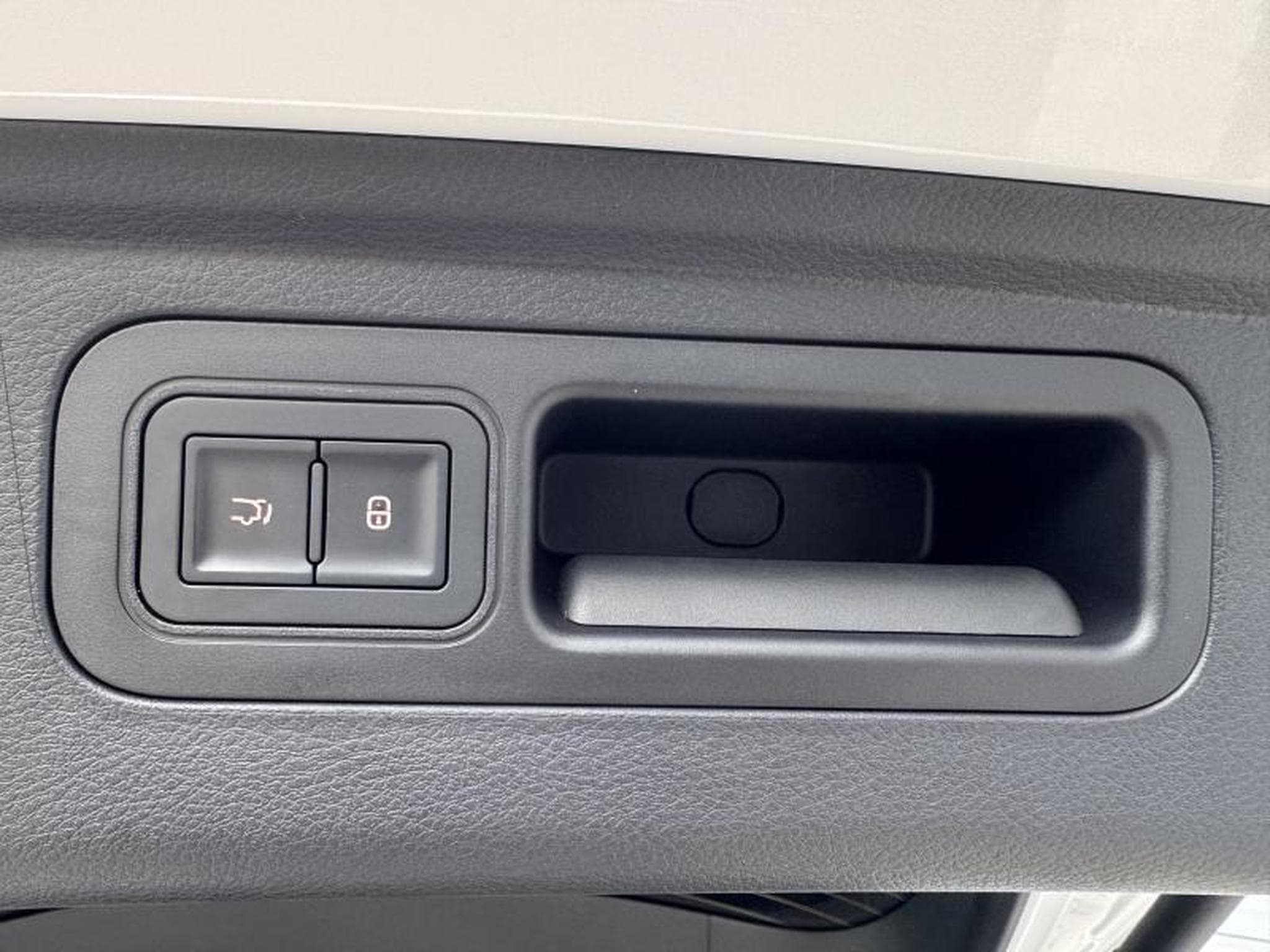 BYD TANG EXECUTIVE (2024) - Photo 25