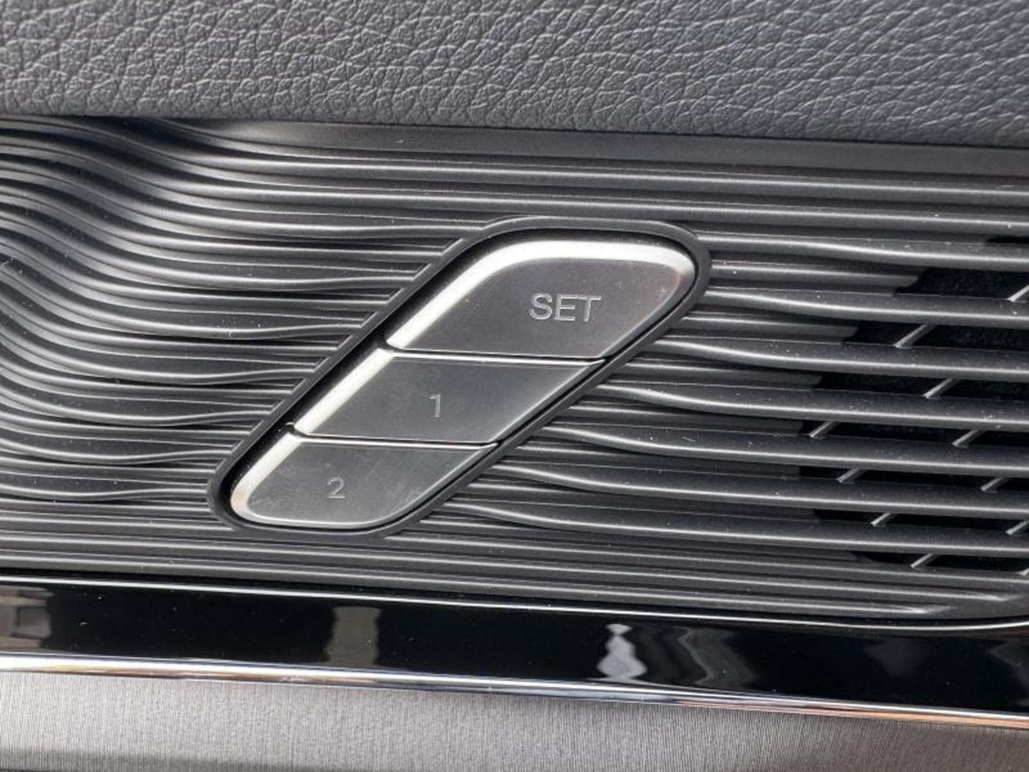 BYD TANG EXECUTIVE (2024) - Photo 9