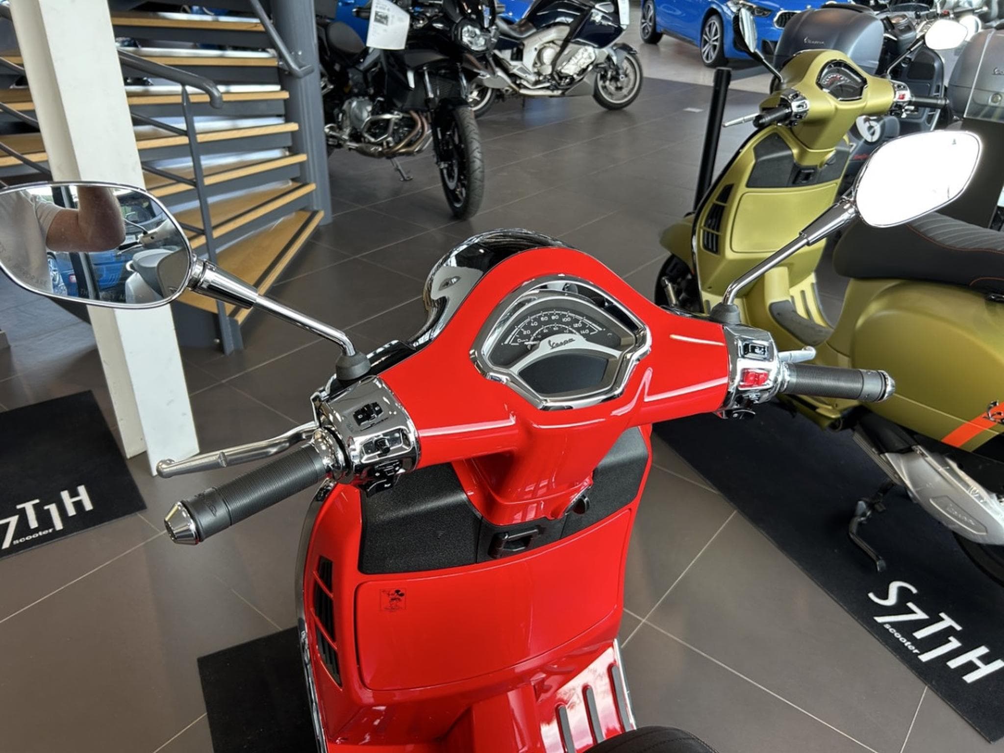 Vespa GTS 310 Mickey Mouse Disney Edition GAS (2026) - Photo 11