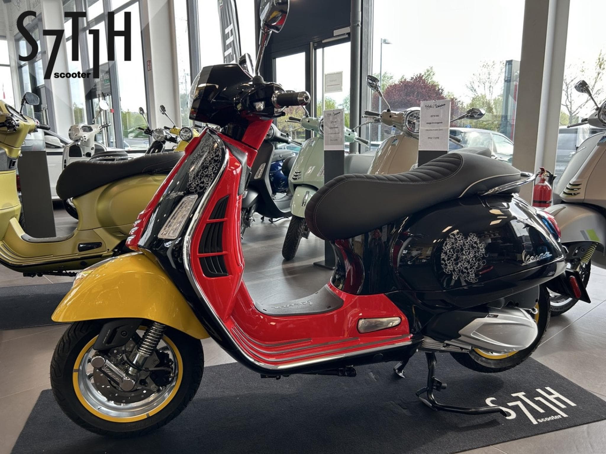 Vespa GTS 310 Mickey Mouse Disney Edition GAS (2026) - Photo 2