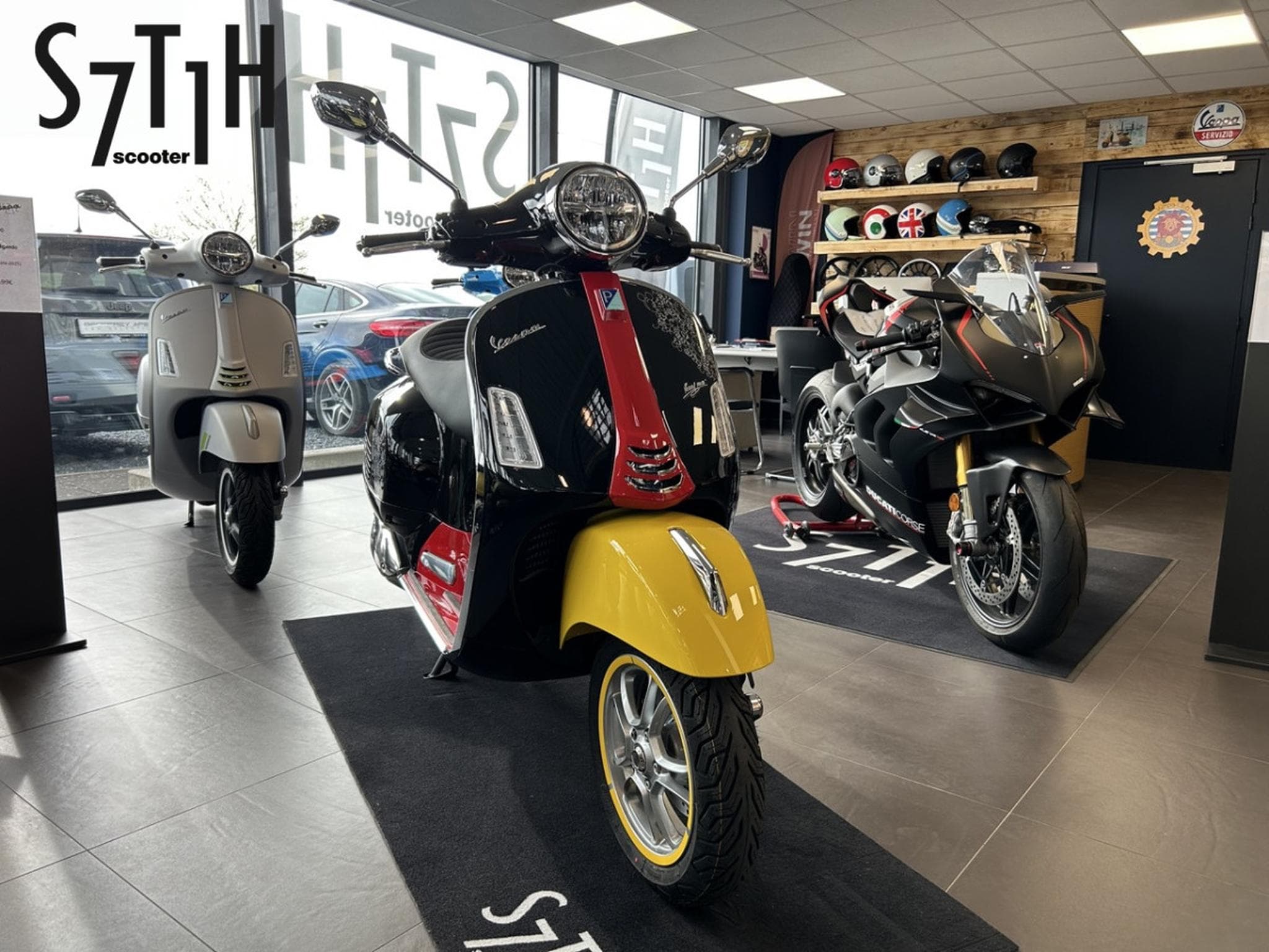 Vespa GTS 310 Mickey Mouse Disney Edition GAS (2026) - Photo 3