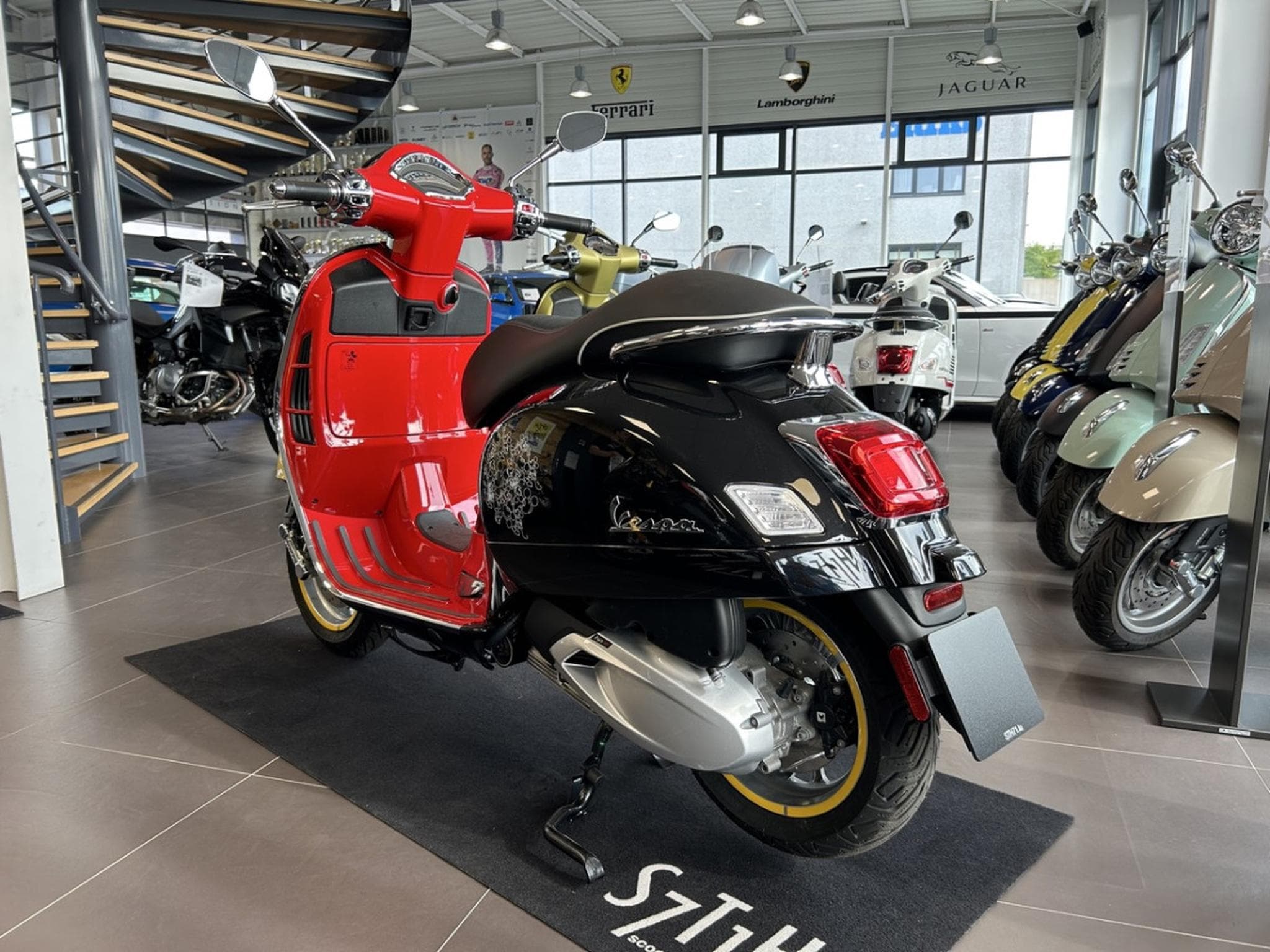 Vespa GTS 310 Mickey Mouse Disney Edition GAS (2026) - Photo 4