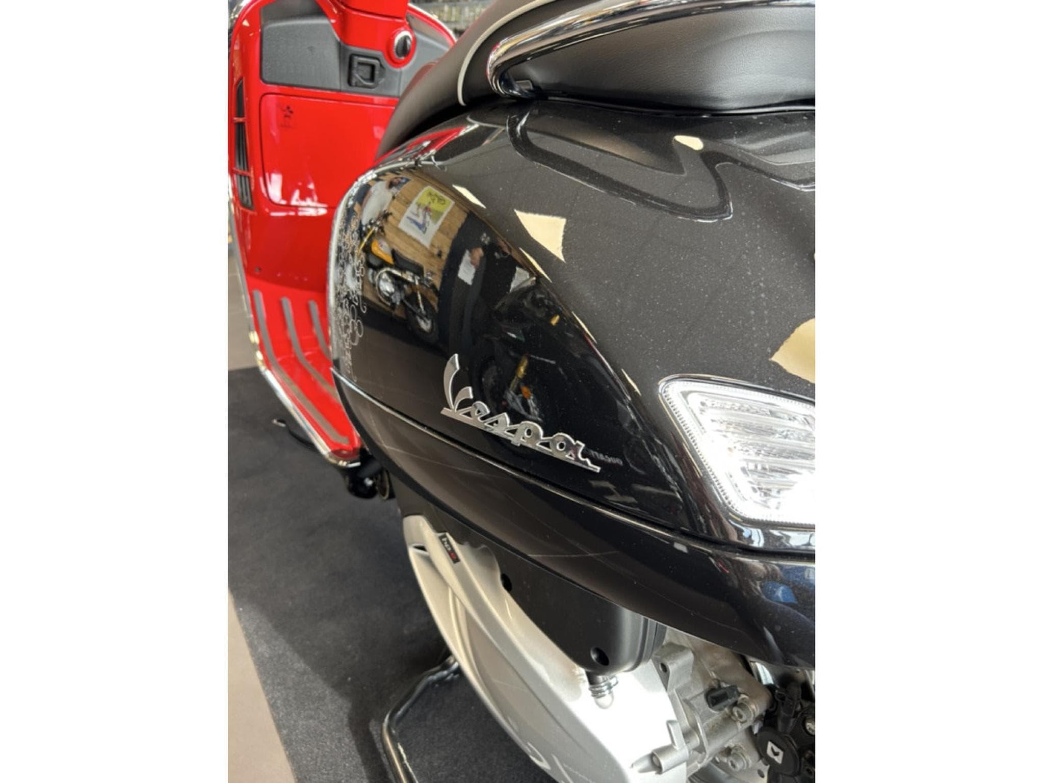 Vespa GTS 310 Mickey Mouse Disney Edition GAS (2026) - Photo 6