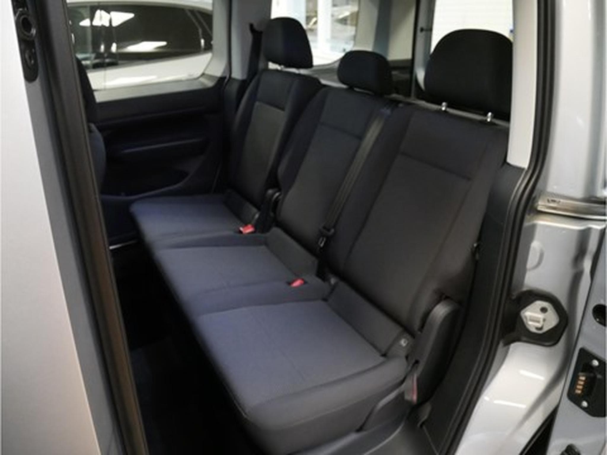 Ford Tourneo Trend 2.0 EcoBlue 102PS M6 (2025) - Foto 6