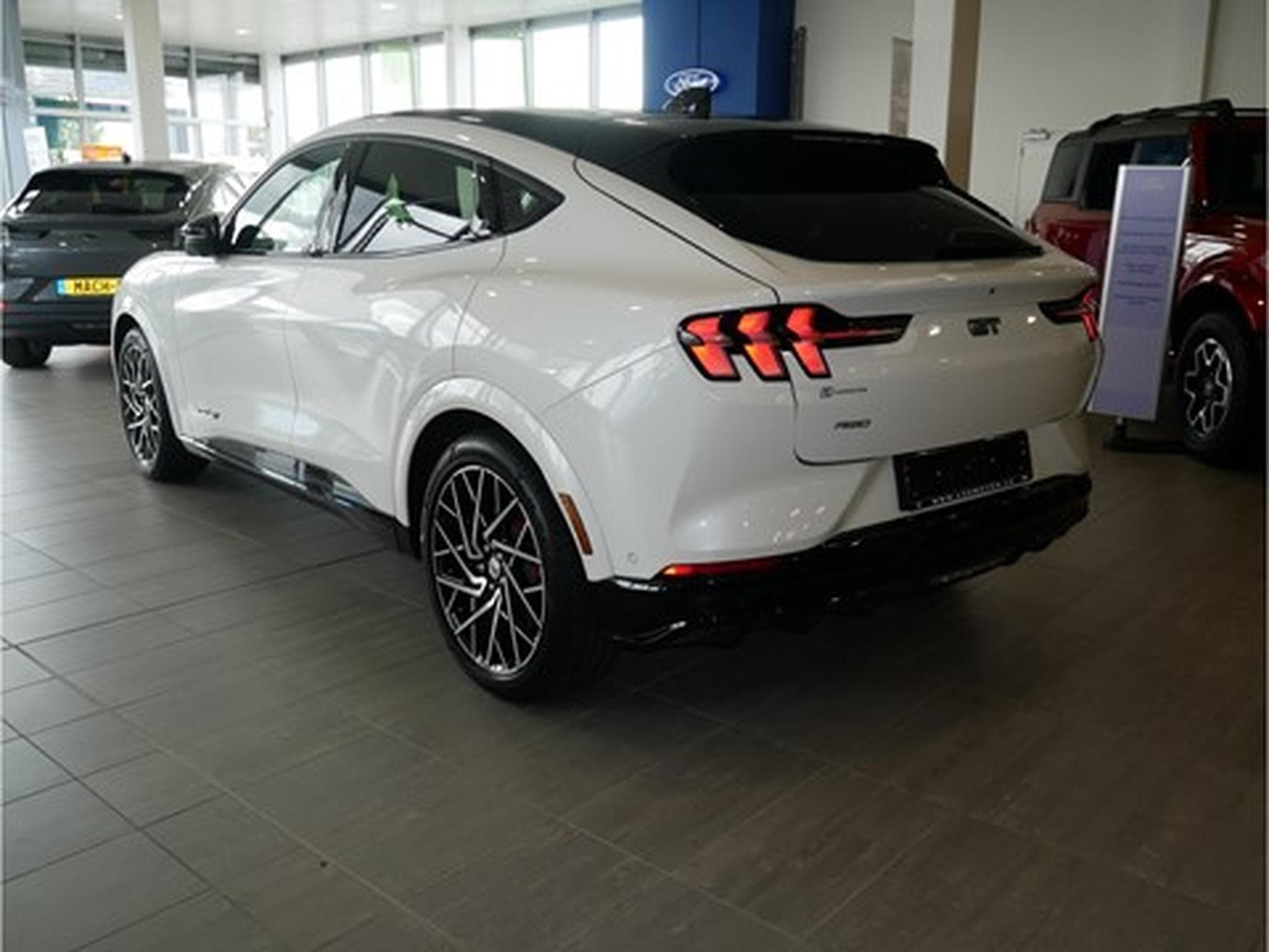 Ford Mustang Mach-E GT 99kWh Extended Range 487ch/258kW - A1 (2024) - Foto 5