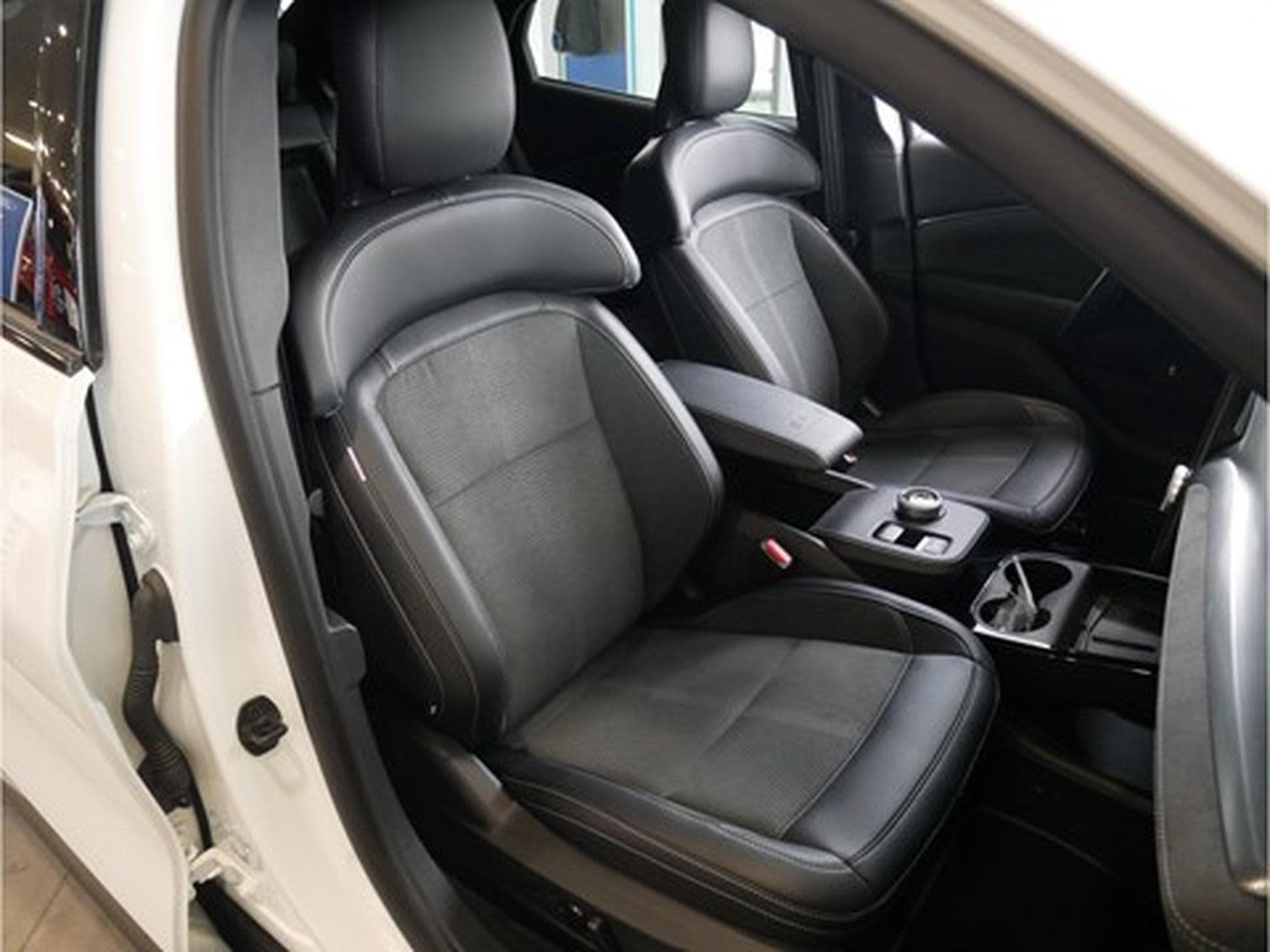 Ford Mustang Mach-E GT 99kWh Extended Range 487ch/258kW - A1 (2024) - Foto 7