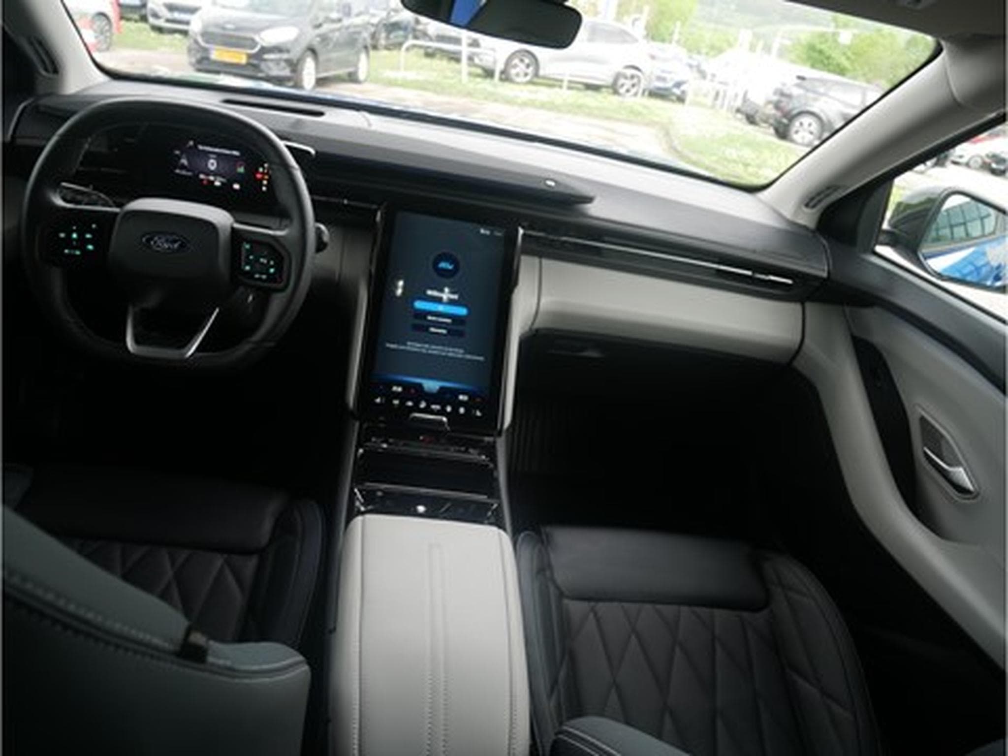 Ford Explorer Explorer Premium 79kWh Extended Range AWD 340ch/250kW - A1 (2024) - Foto 4