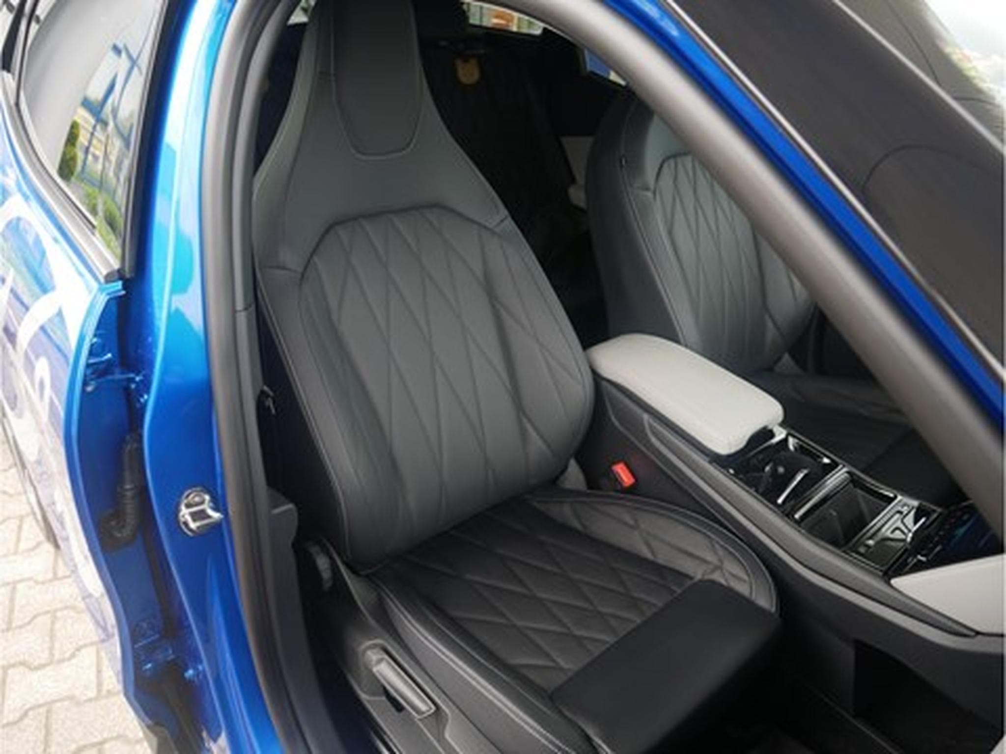 Ford Explorer Explorer Premium 79kWh Extended Range AWD 340ch/250kW - A1 (2024) - Foto 5