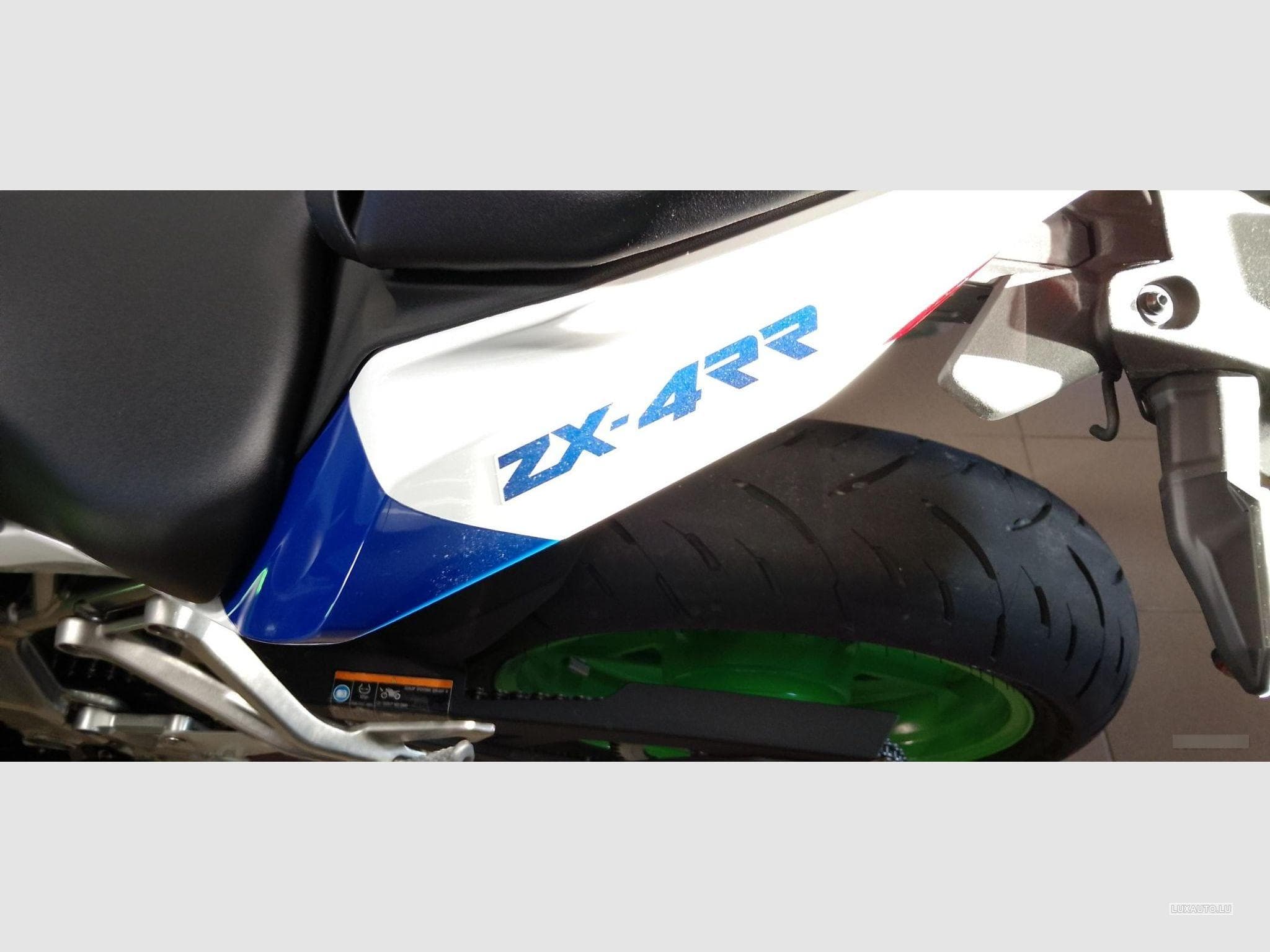Kawasaki ZX4R 40th Anniversary (2024) - Photo 4