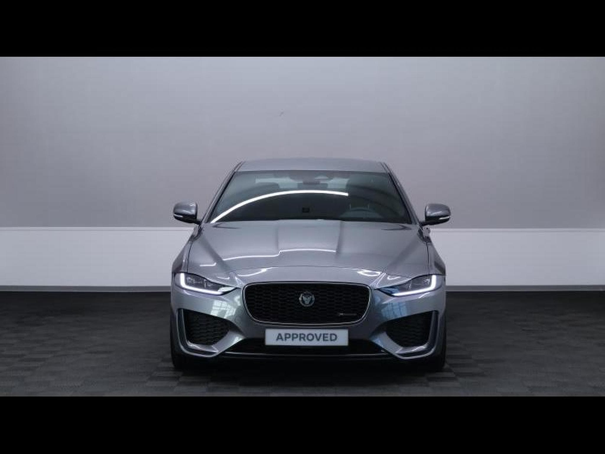 Jaguar XE D200 R-Dynamic S RWD Auto (2024) - Photo 2