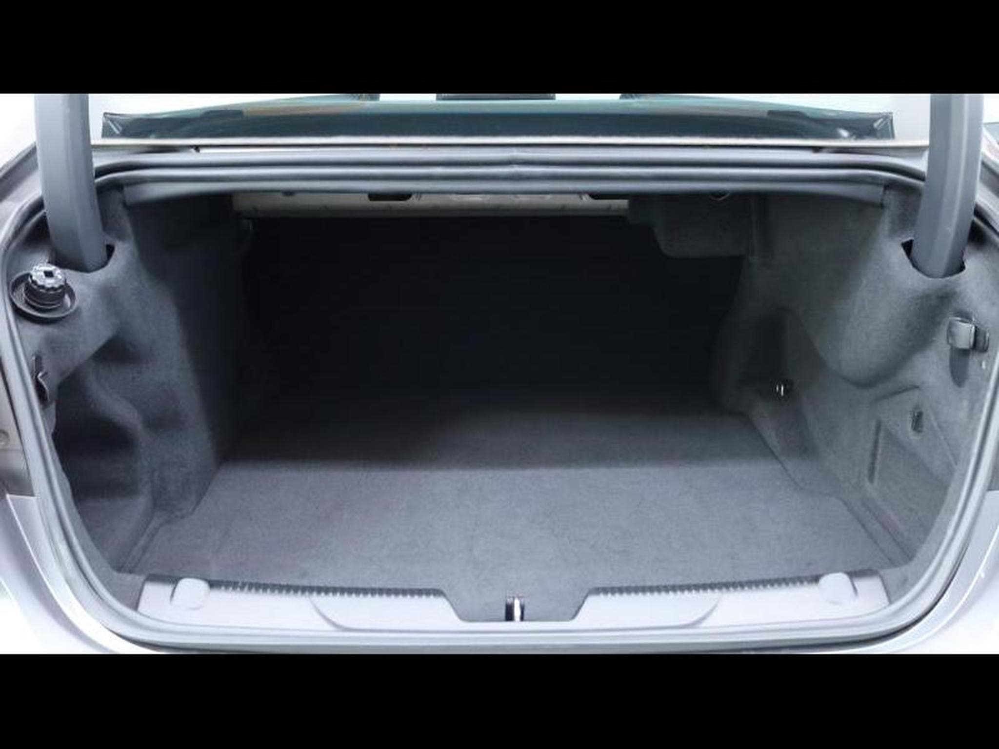 Jaguar XE D200 R-Dynamic S RWD Auto (2024) - Photo 6