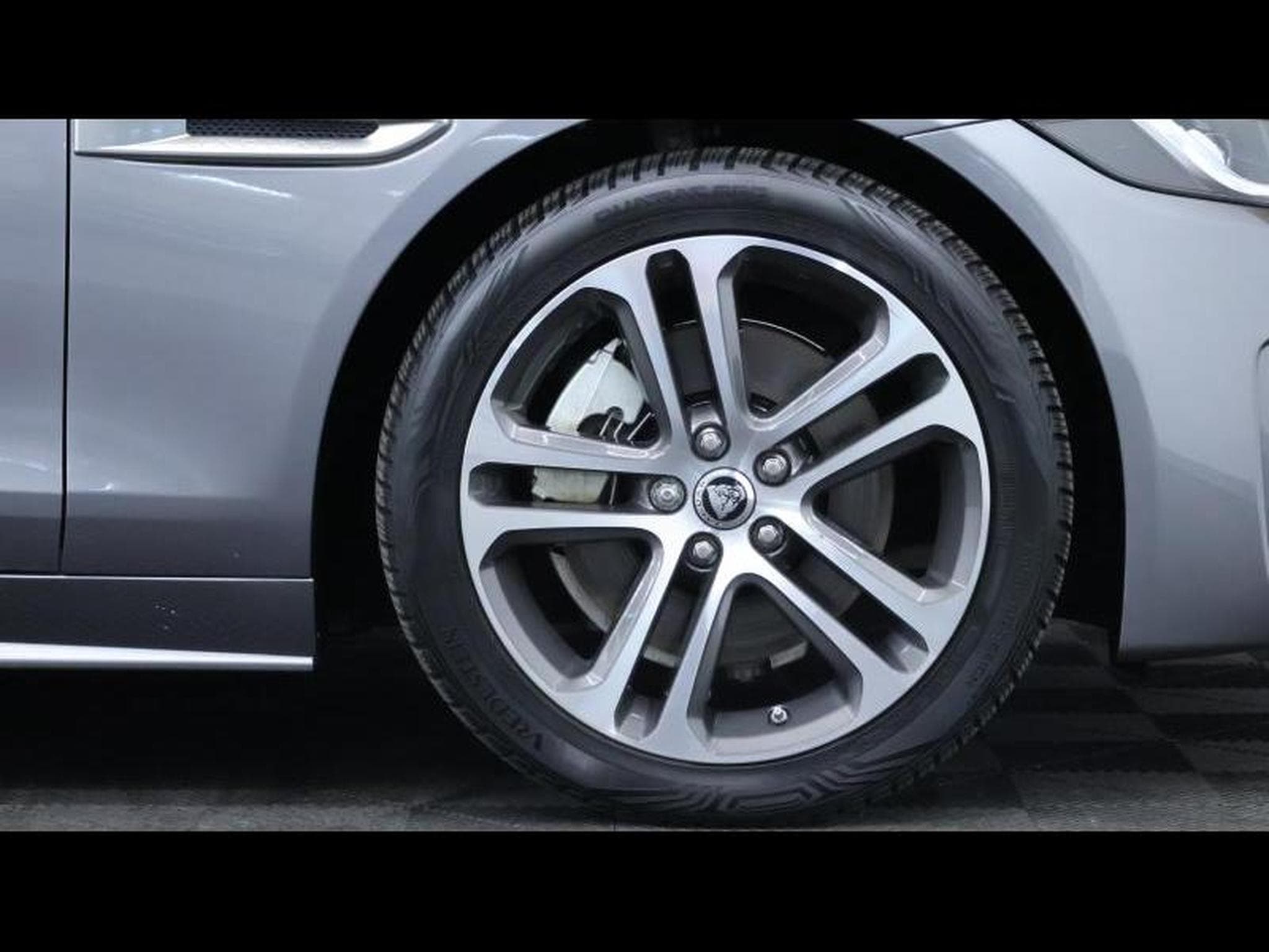 Jaguar XE D200 R-Dynamic S RWD Auto (2024) - Photo 7