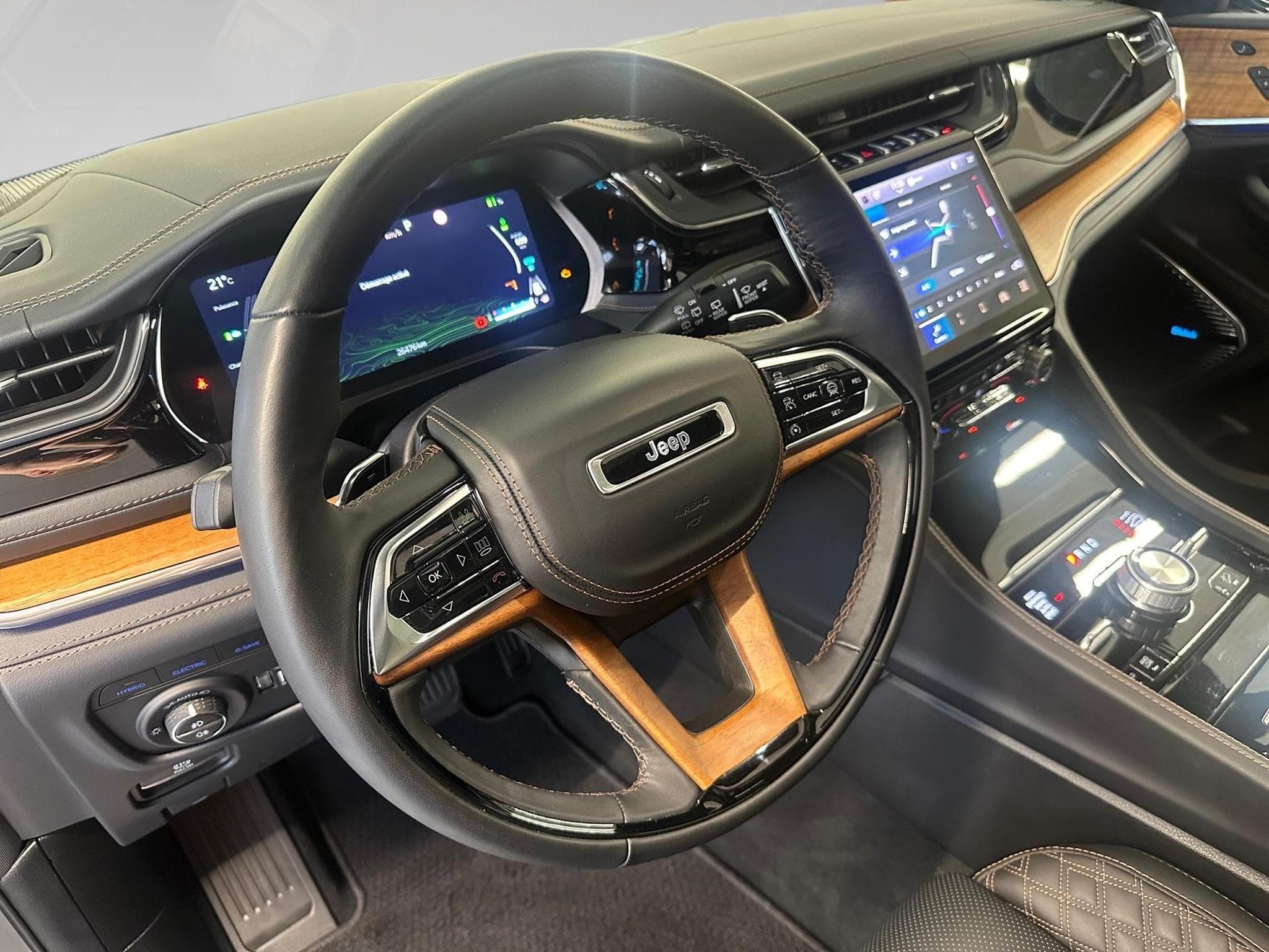 Jeep Cherokee 2.0 4XE SUMMIT RESERVE (2023) - Photo 8