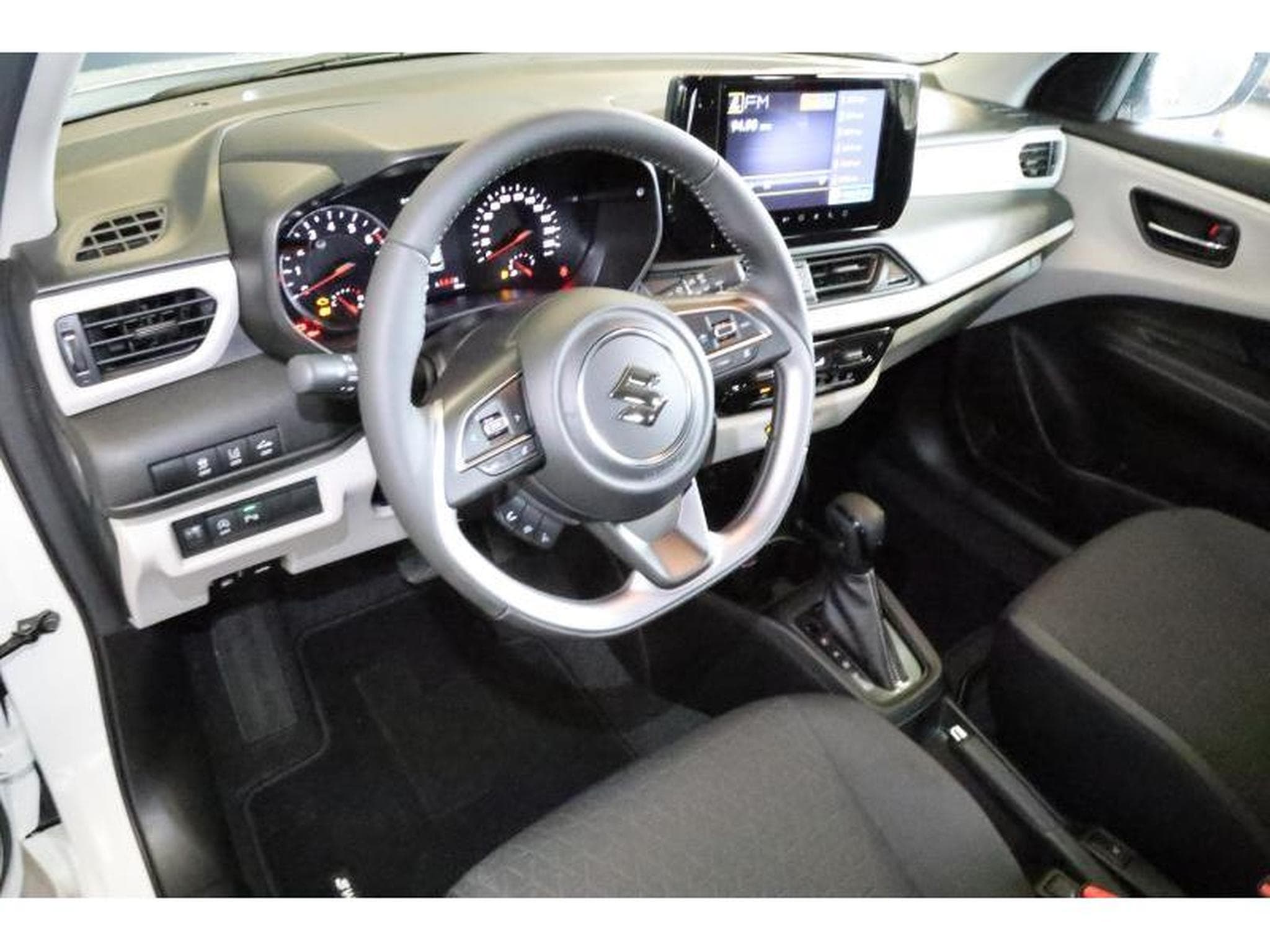 Suzuki Swift GL+ (2025) - Foto 12