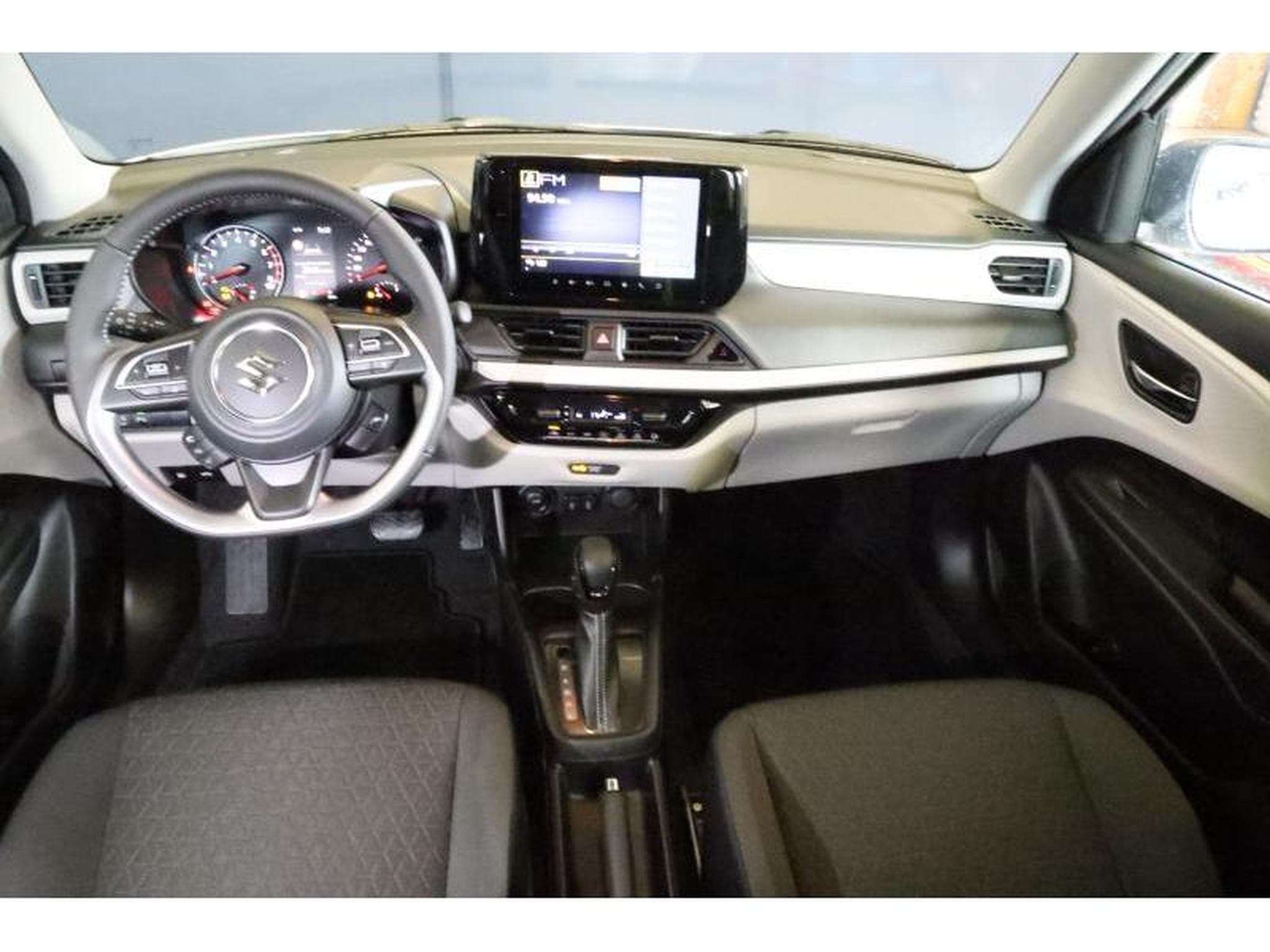 Suzuki Swift GL+ (2025) - Foto 2