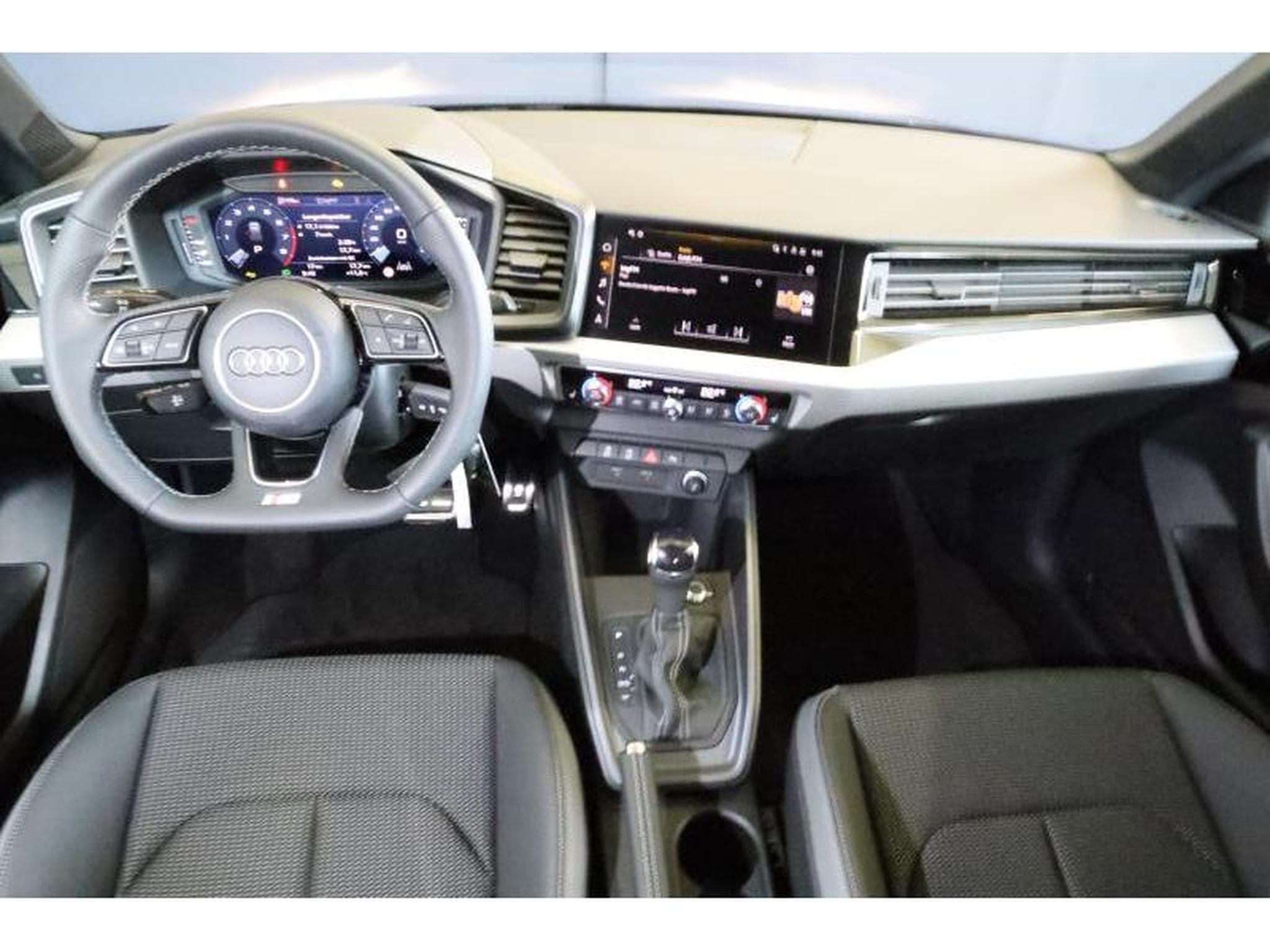 Audi A1 Advanced (2025) - Photo 2