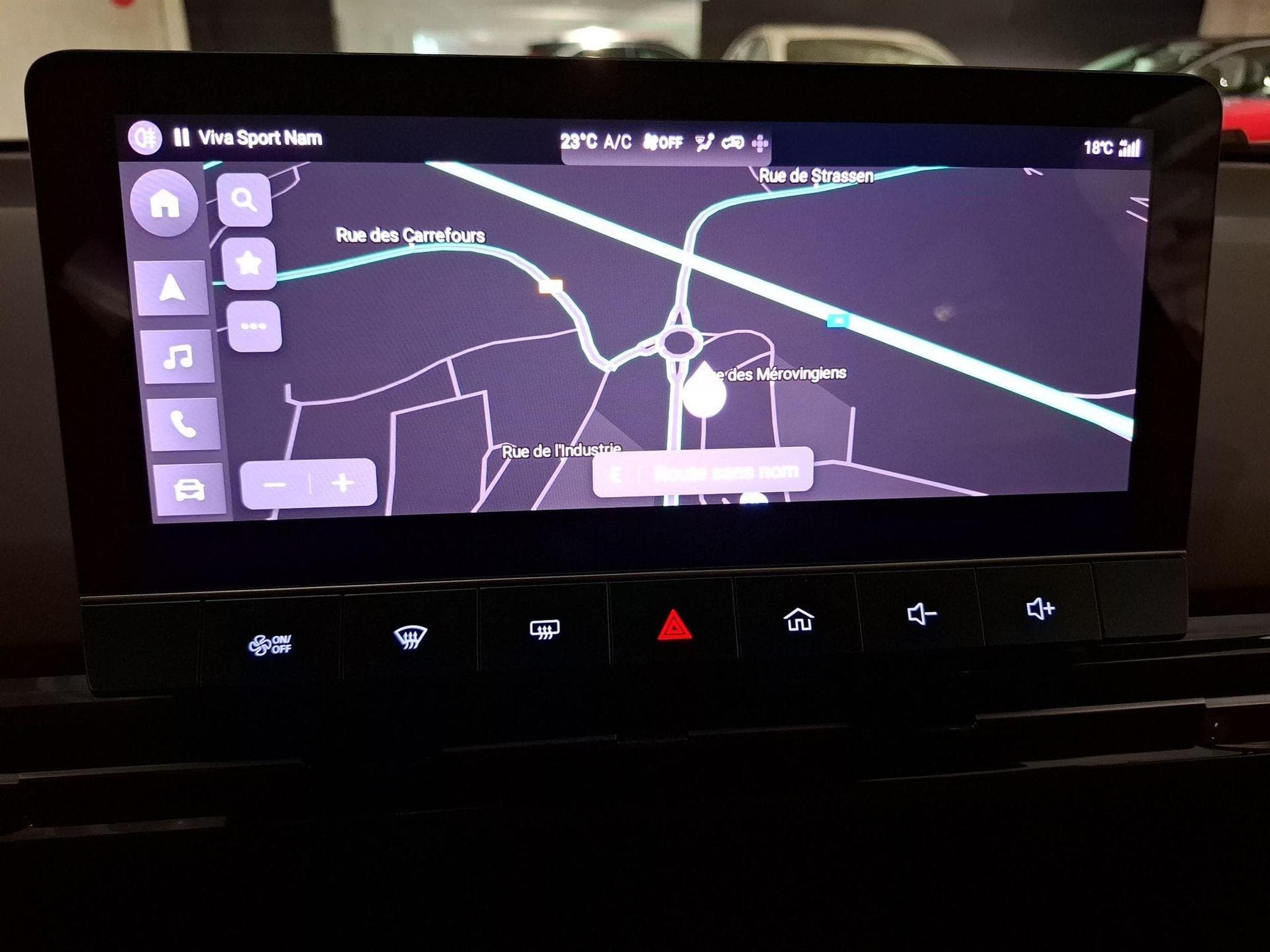 MG MG4 LUXUARY (2024) - Photo 12