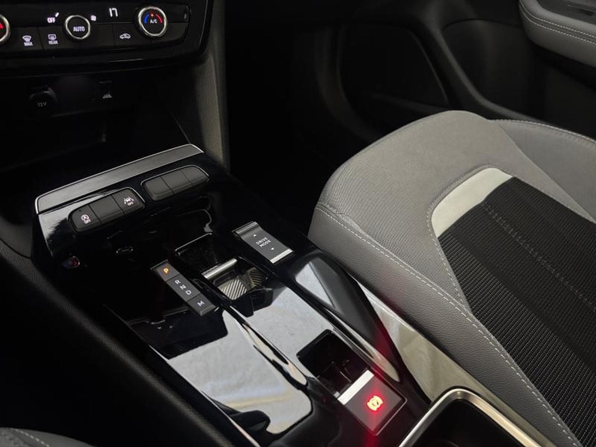 Opel Mokka Elegance (2024) - Foto 9