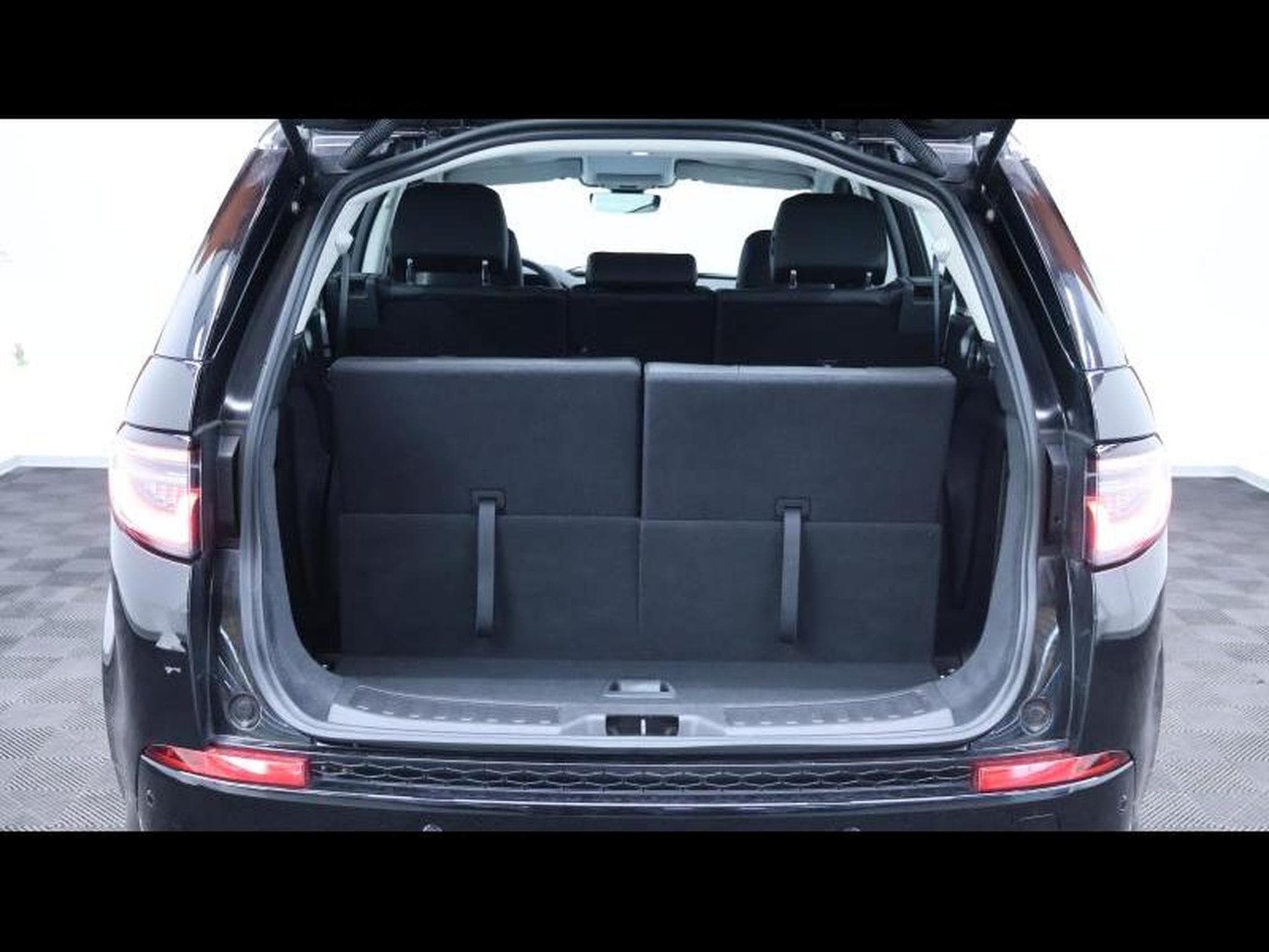 Land-Rover Discovery Sport S D165 AWD Auto 7 places (2024) - Foto 8