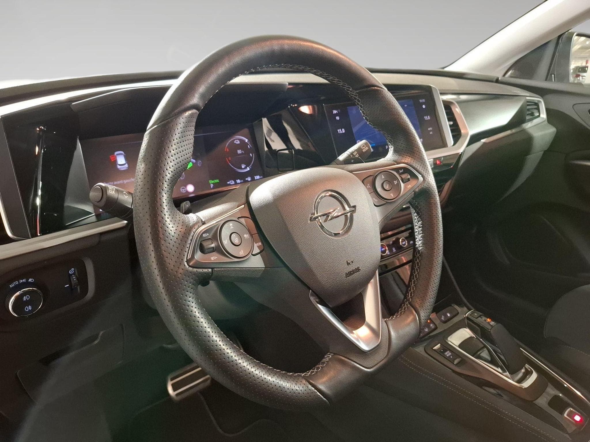 Opel Grandland 1.6 GSe (2023) - Photo 10