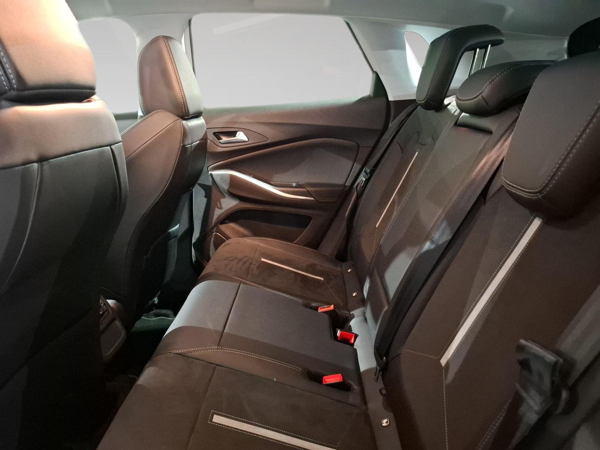 Opel Grandland 1.6 GSe (2023) - Photo 18