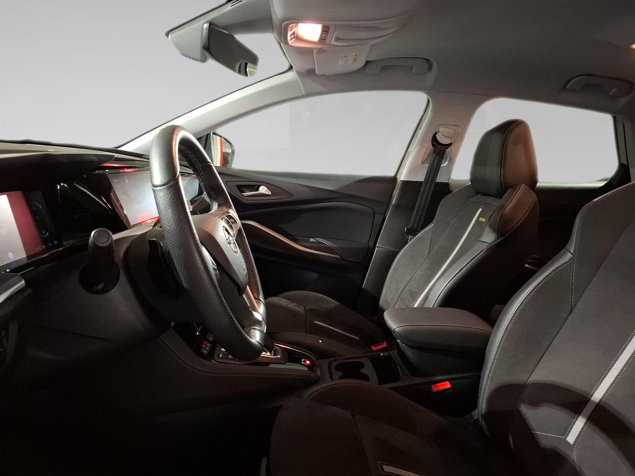 Opel Grandland 1.6 GSe (2023) - Photo 9