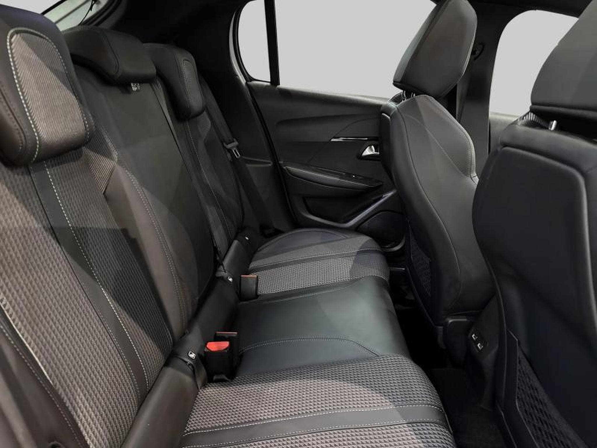 Peugeot 208 II & e- GT Line (2023) - Photo 10