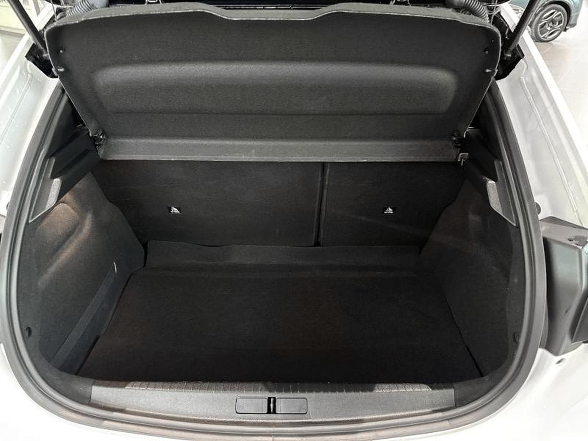 Peugeot 208 II & e- GT Line (2023) - Photo 20