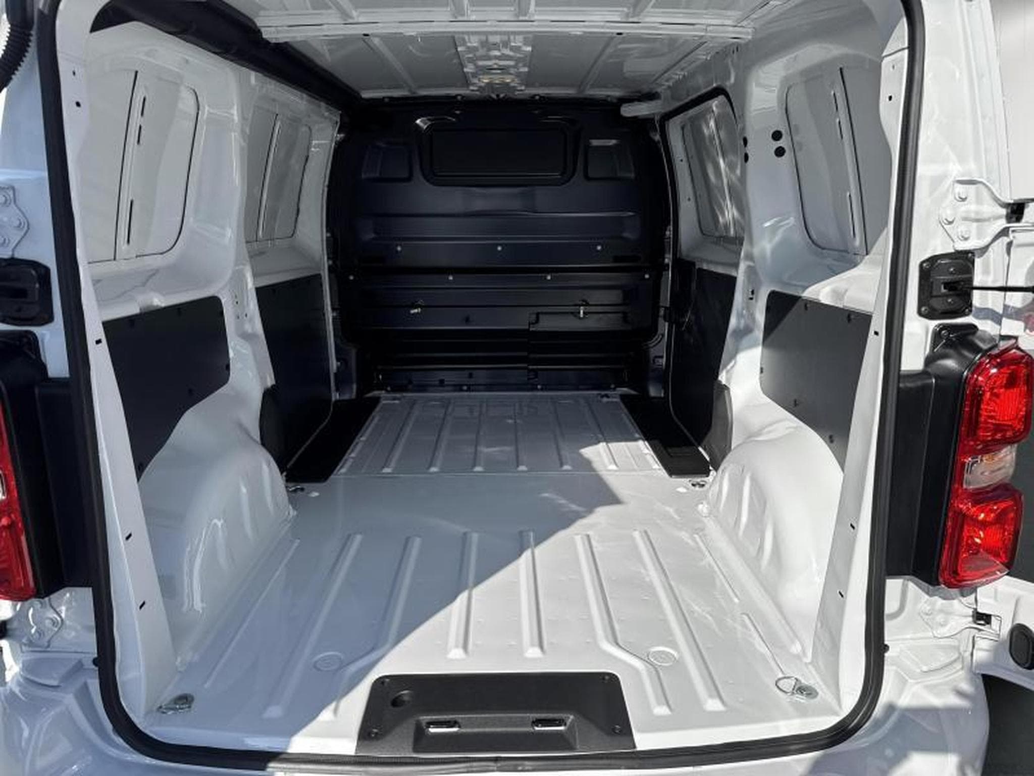 Citroen Jumpy M 1.5 BlueHDI 120 S&S BVM6 (2024) - Photo 20