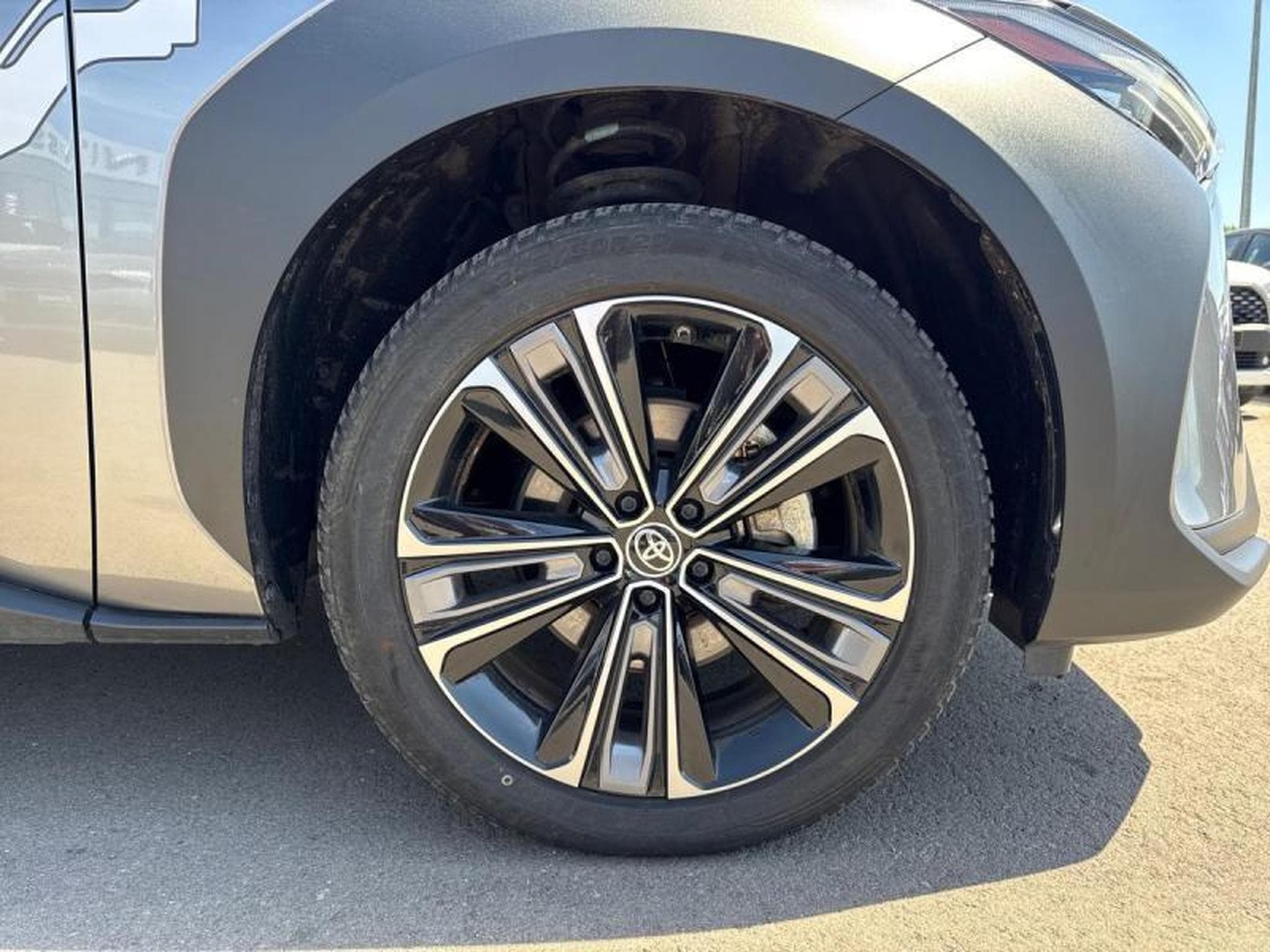 Toyota bZ4X Style (2023) - Photo 1